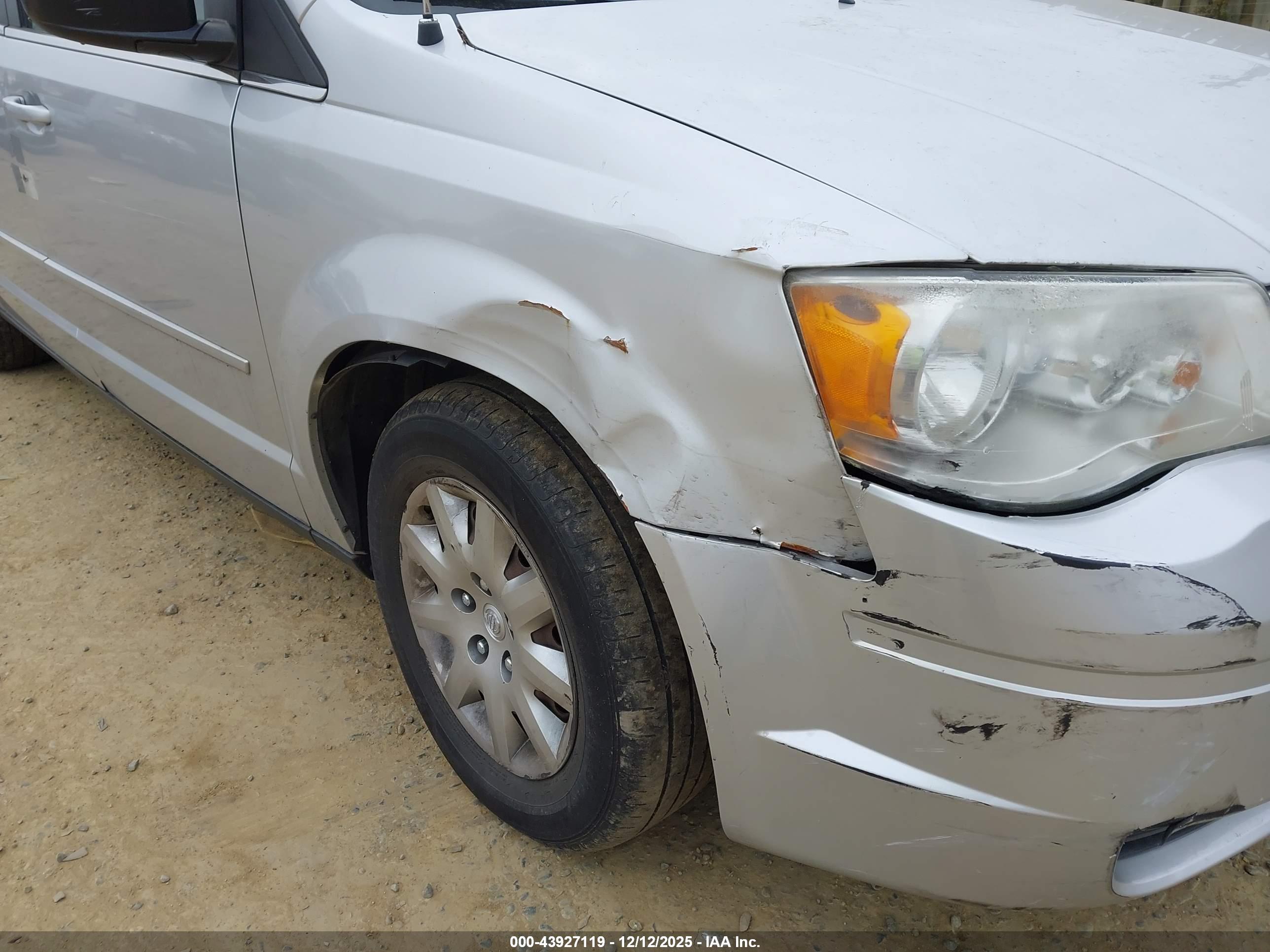 CHRYSLER TOWN image 6