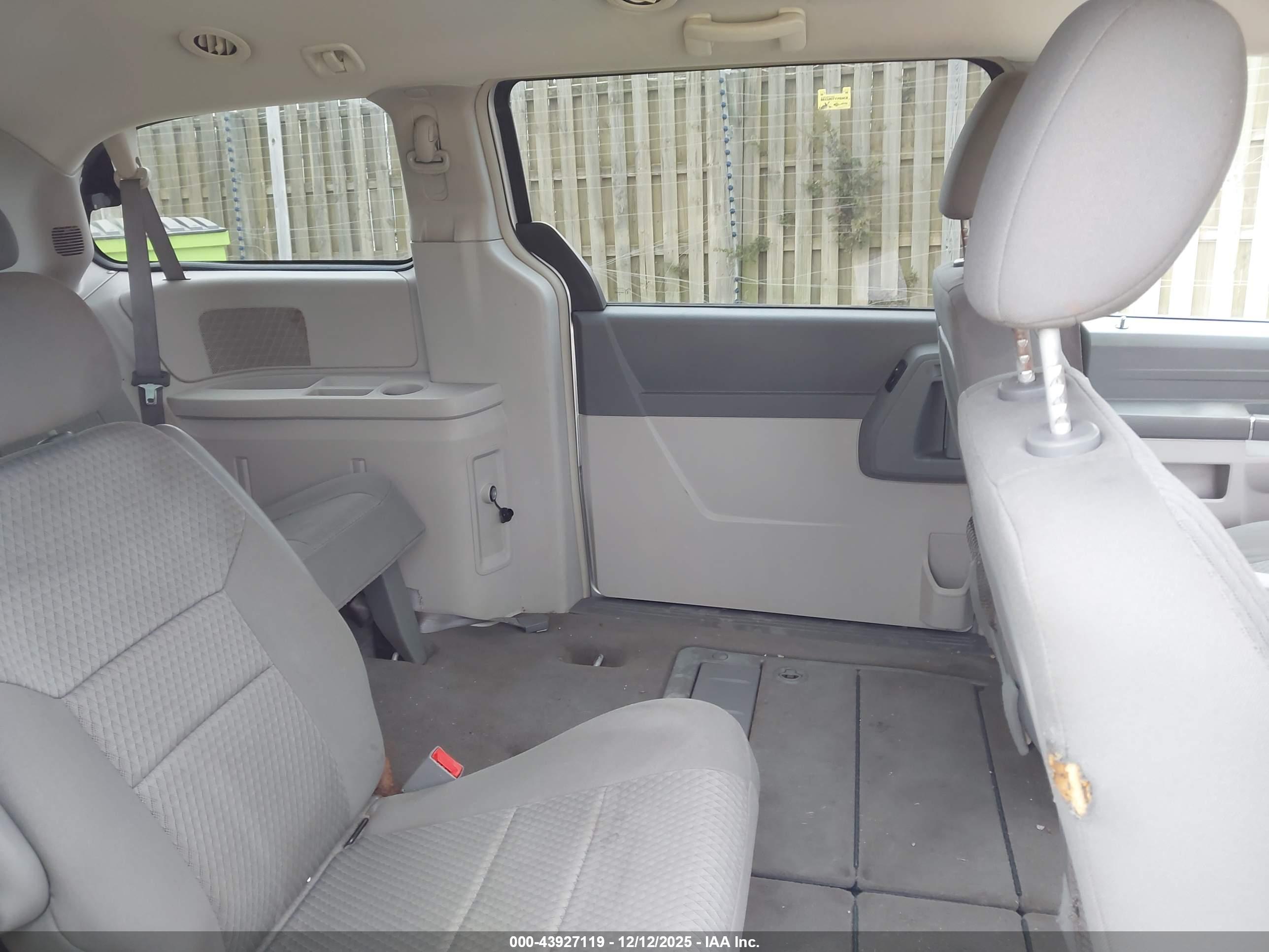 CHRYSLER TOWN image 8