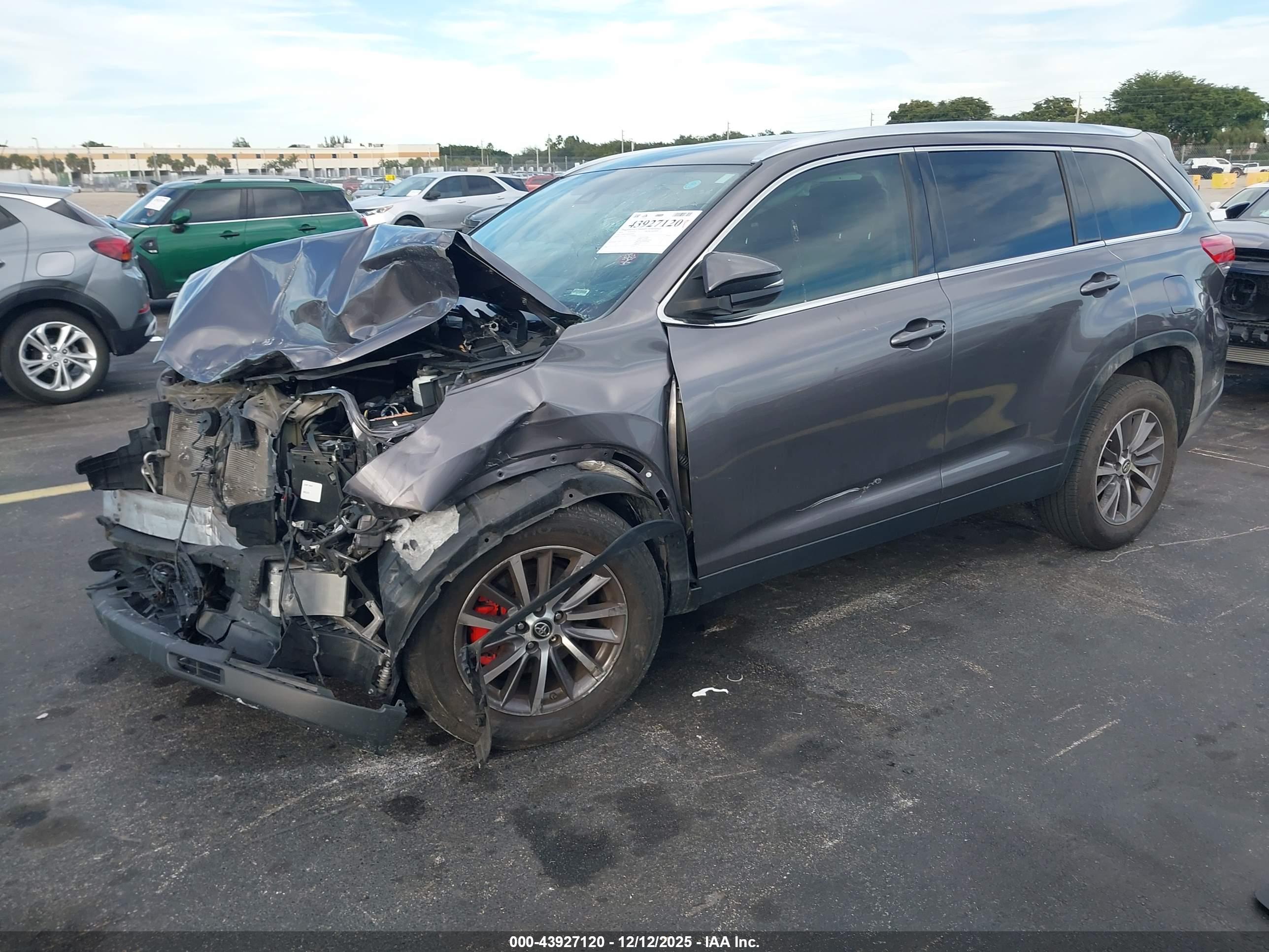 TOYOTA HIGHLANDER image 2