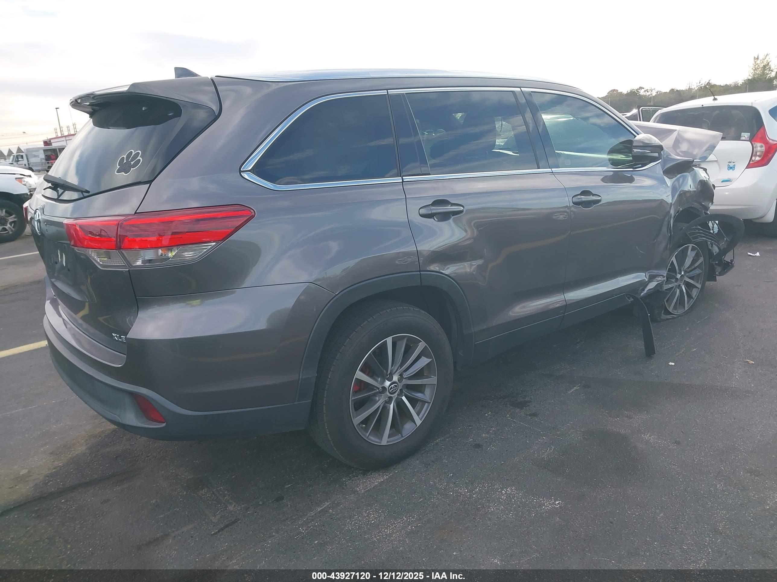 TOYOTA HIGHLANDER image 4