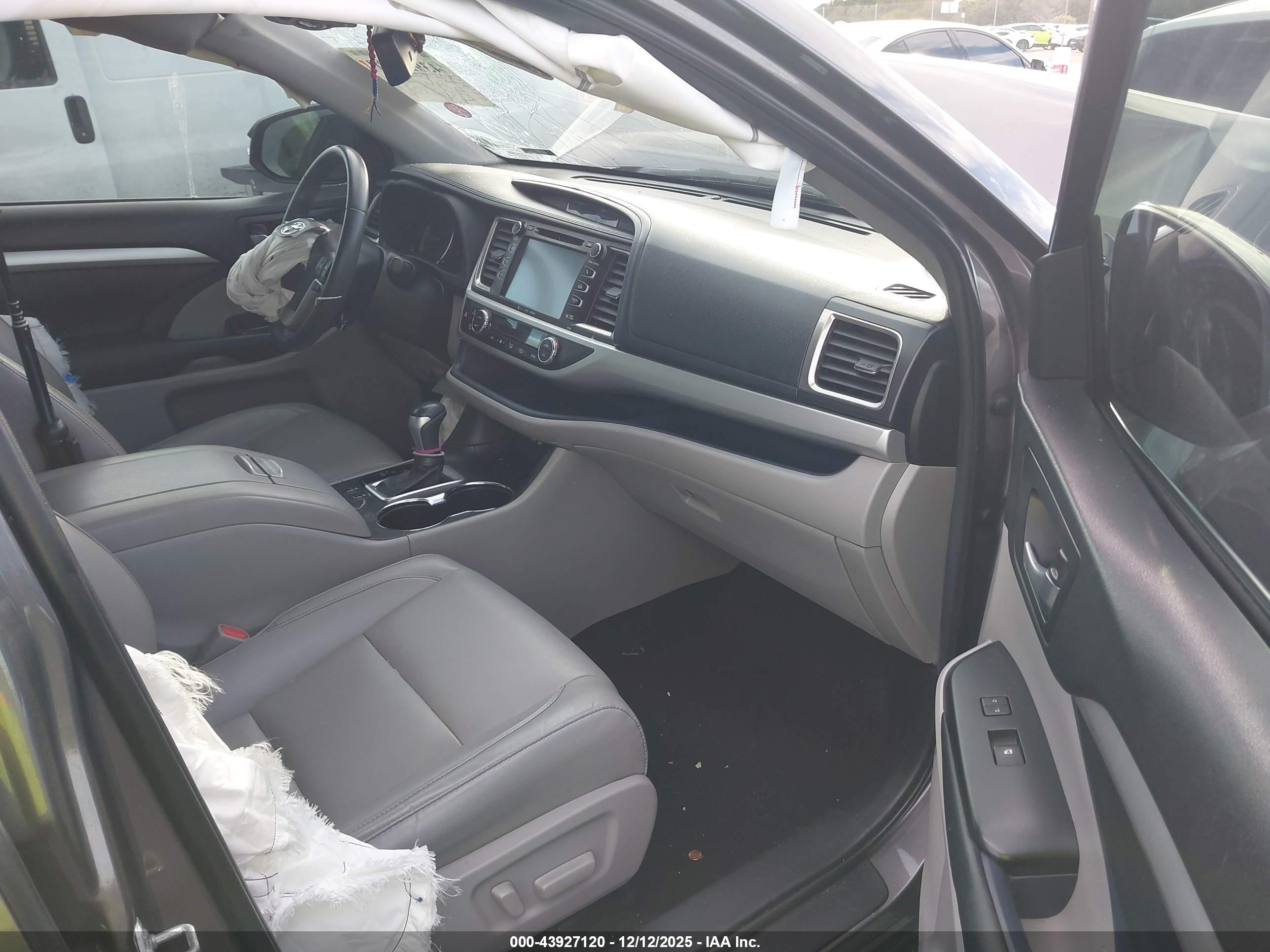 TOYOTA HIGHLANDER image 5