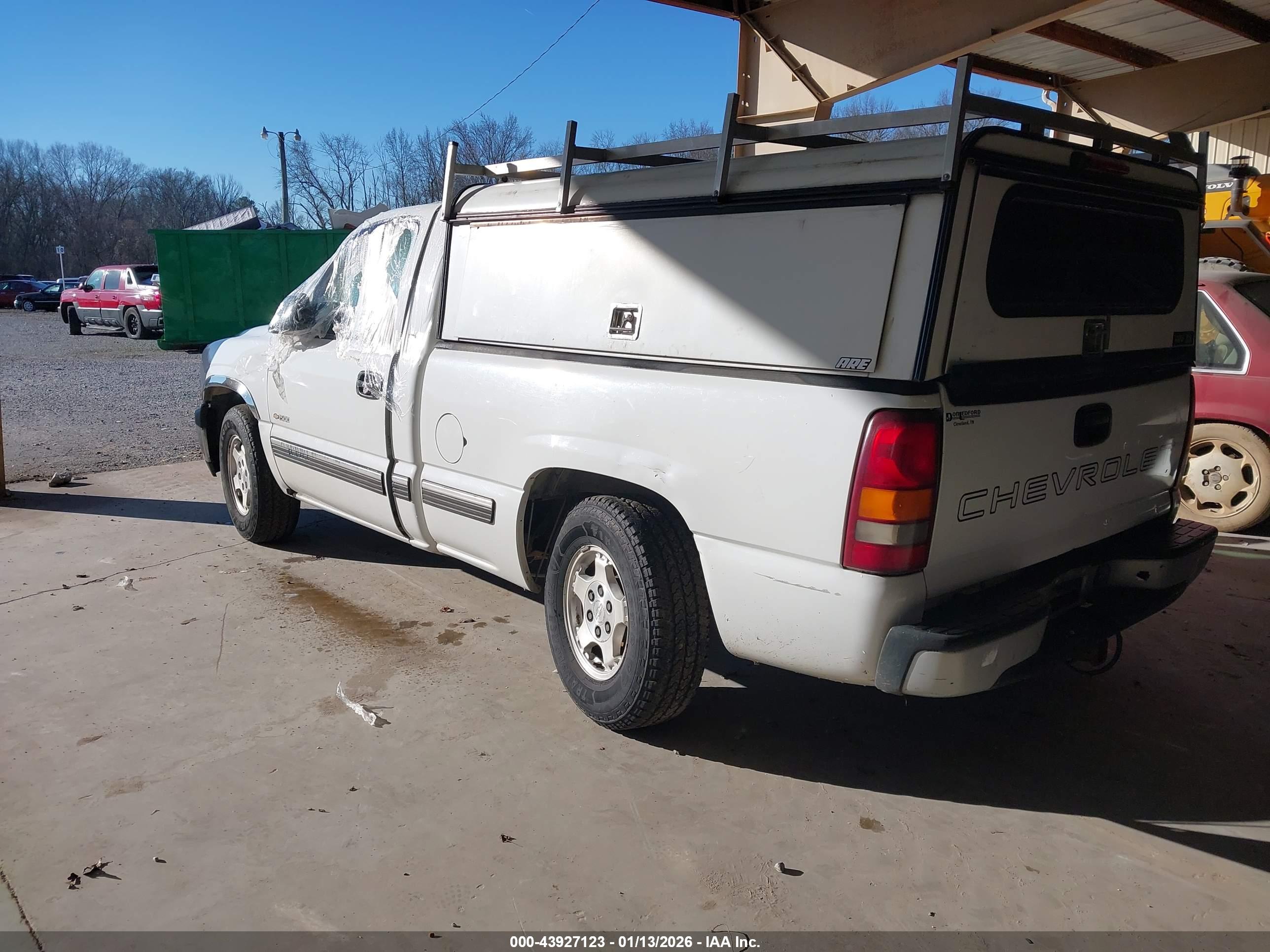 CHEVROLET SILVERADO image 3