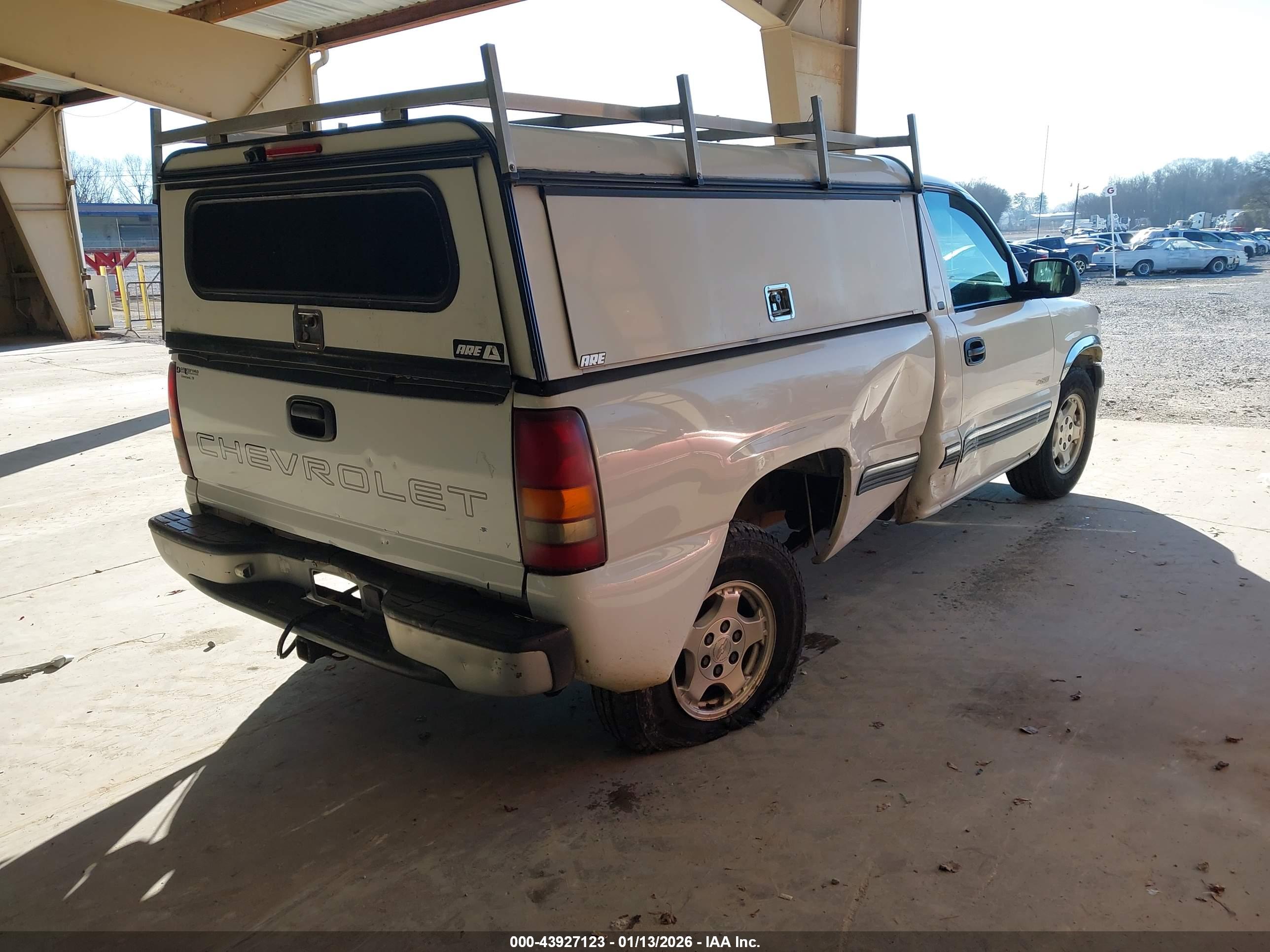 CHEVROLET SILVERADO image 4