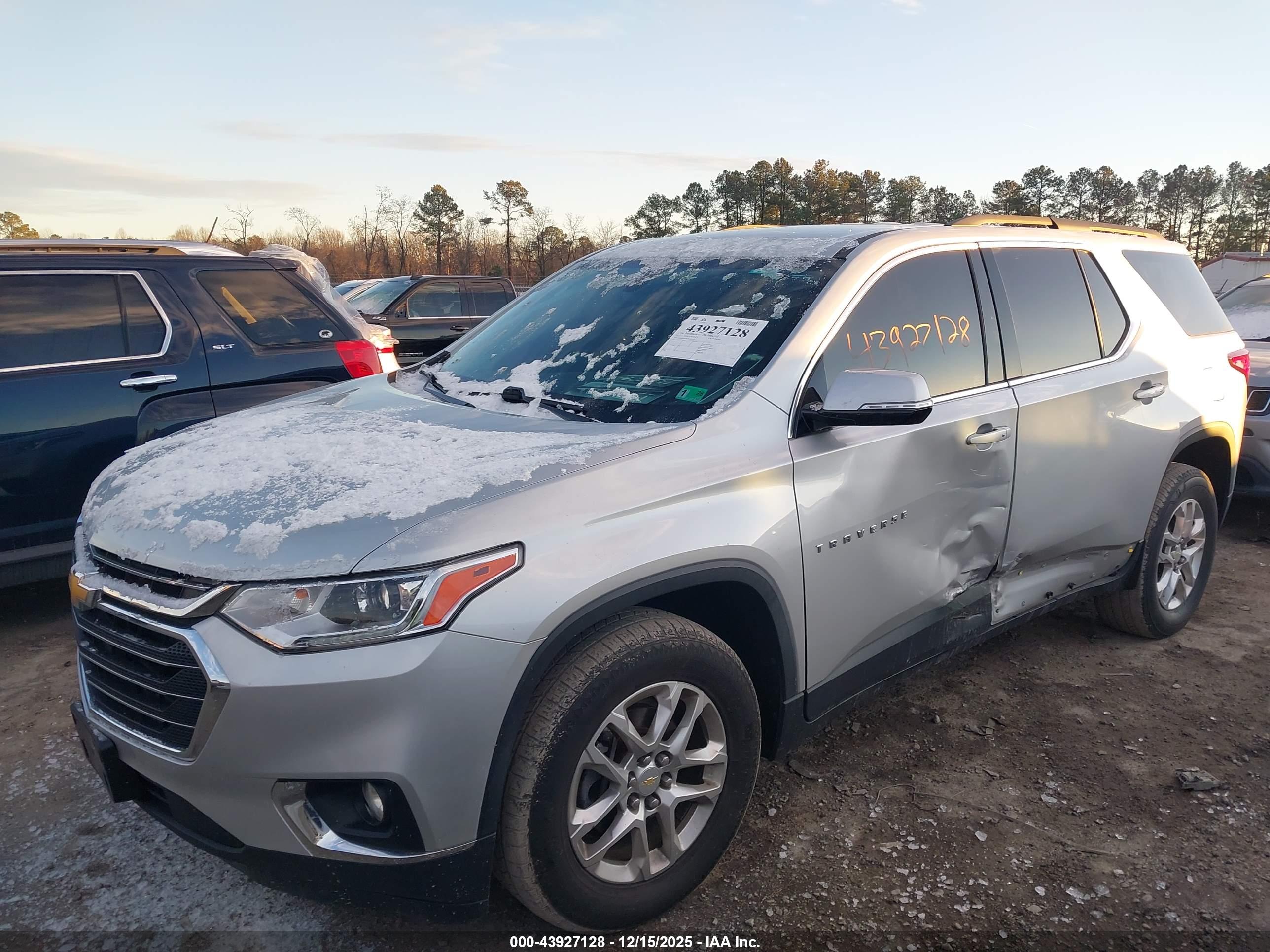 CHEVROLET TRAVERSE image 6