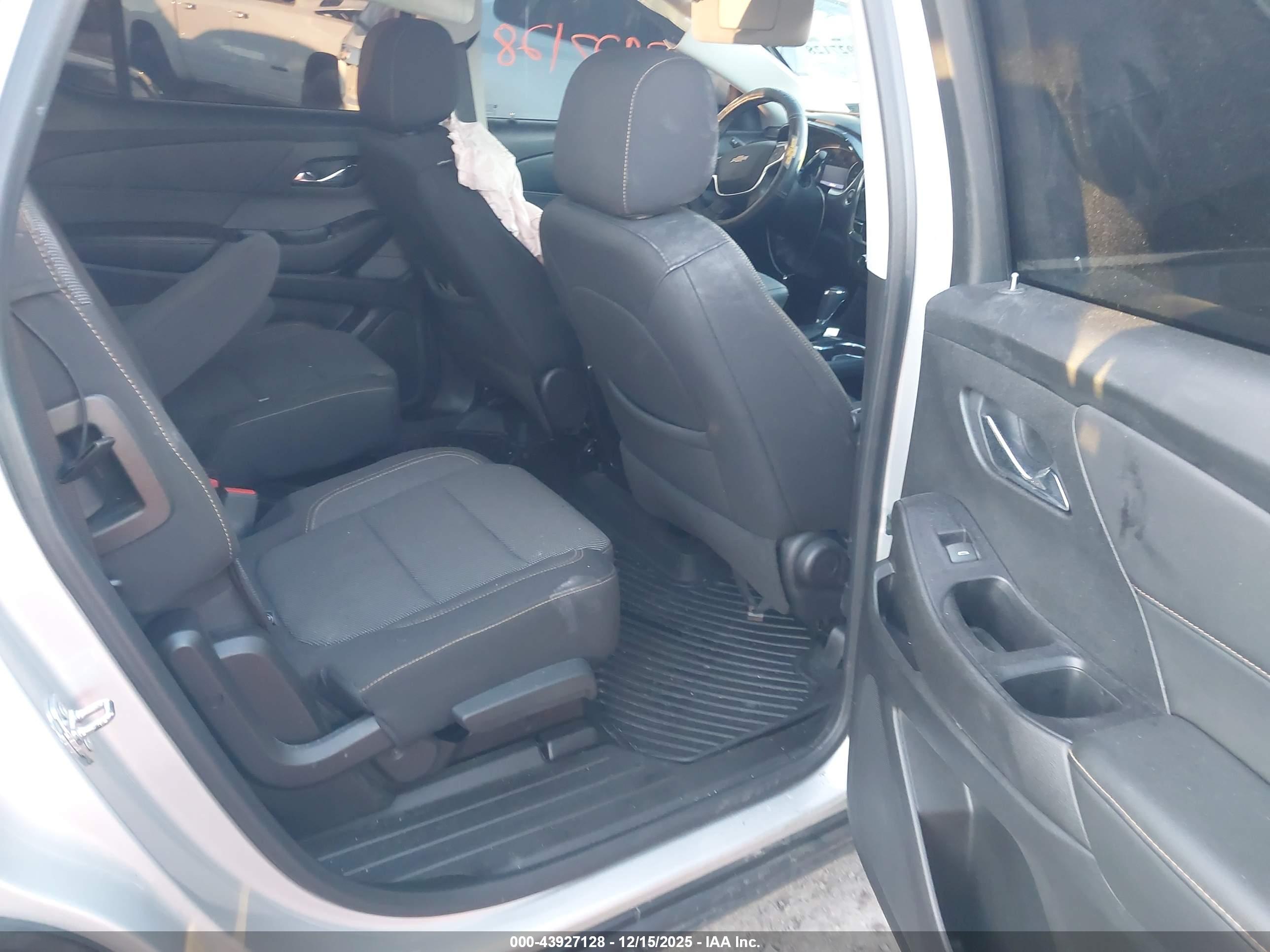 CHEVROLET TRAVERSE image 8