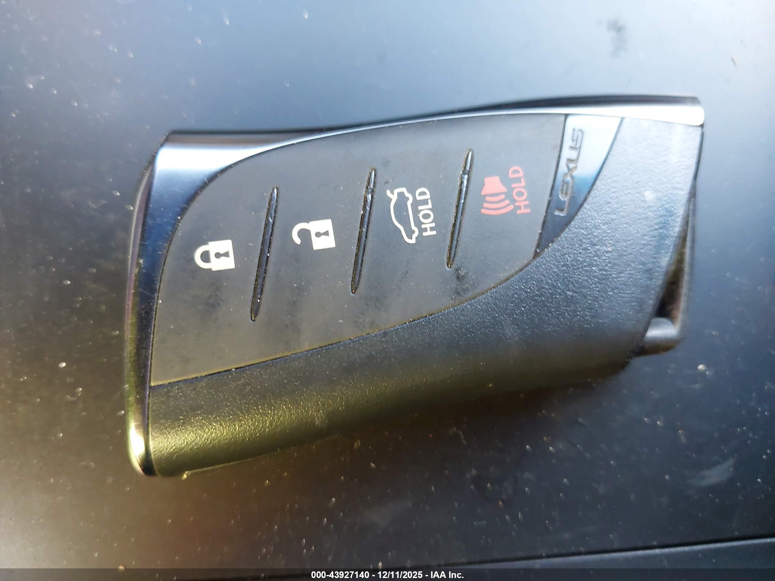 LEXUS ES image 11