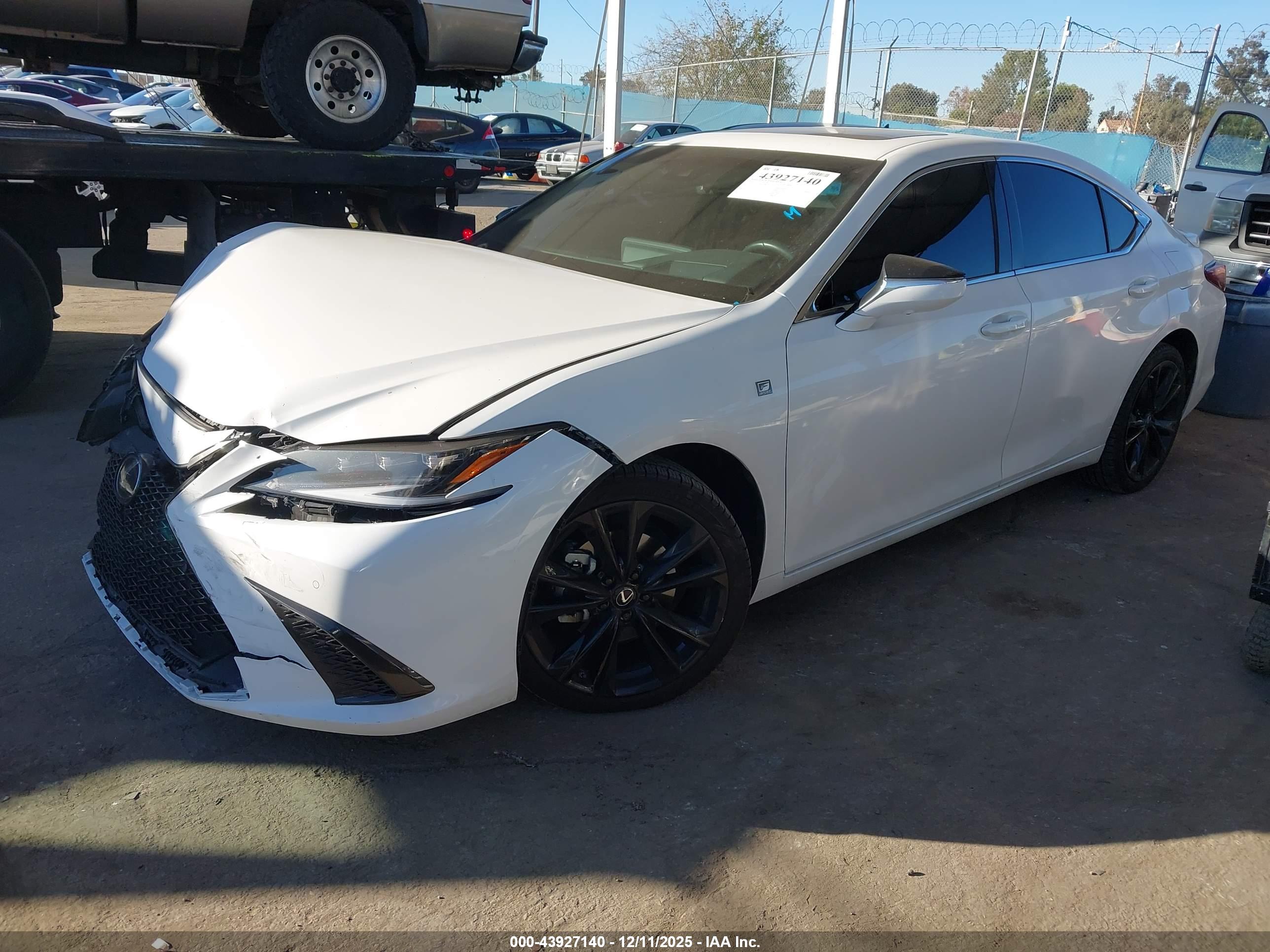 LEXUS ES image 2
