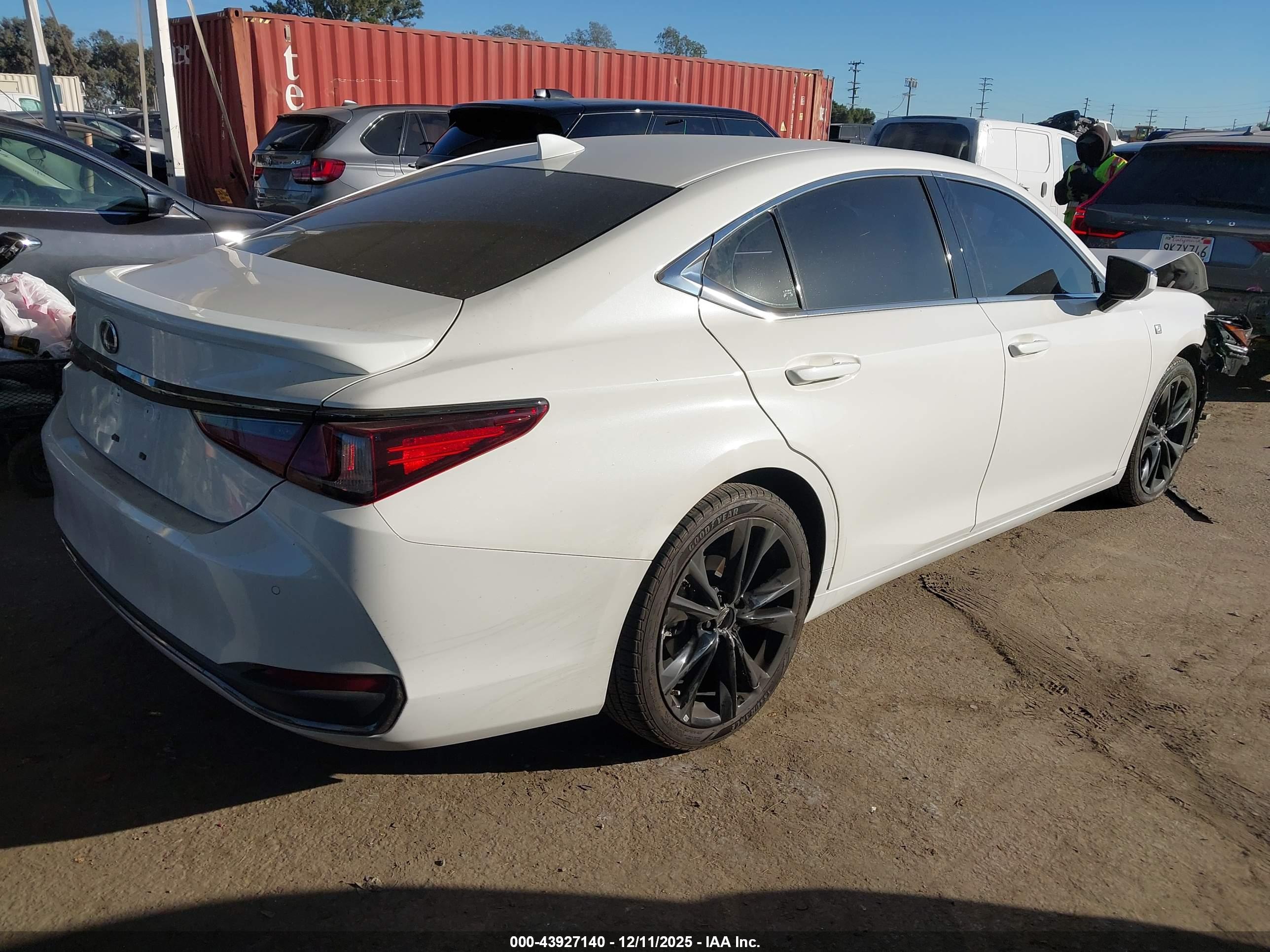 LEXUS ES image 4