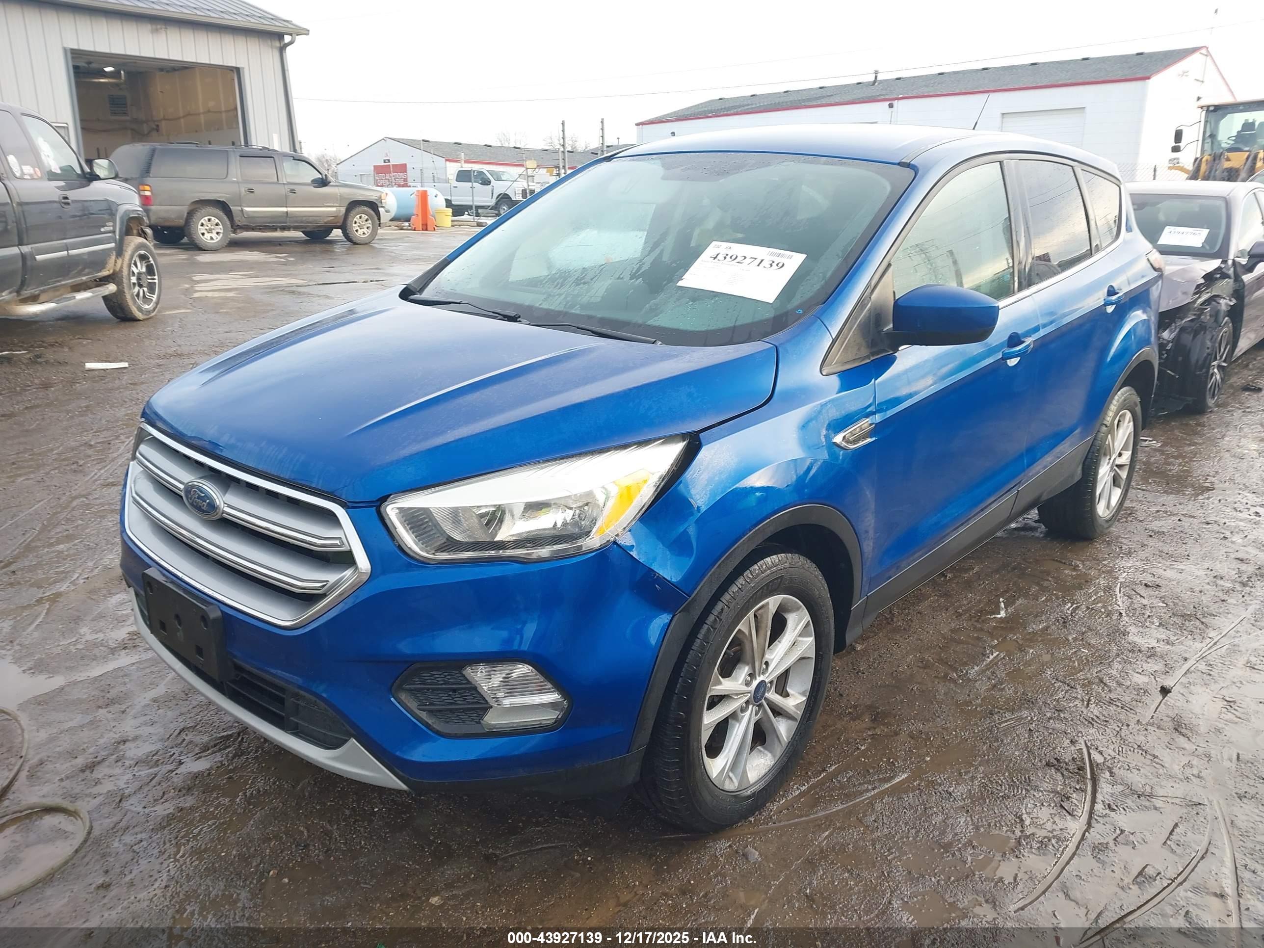 FORD ESCAPE image 2