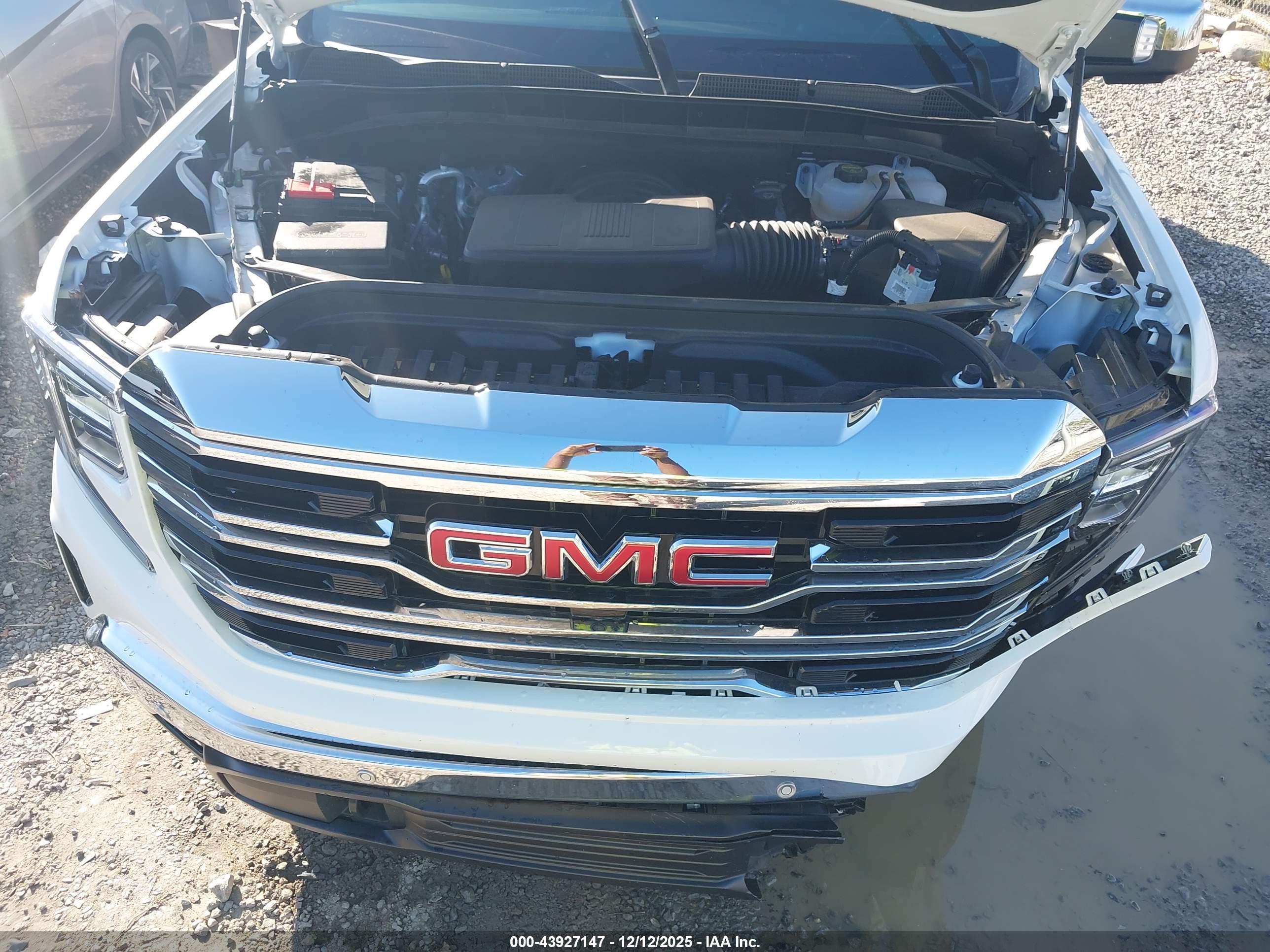 GMC SIERRA image 10