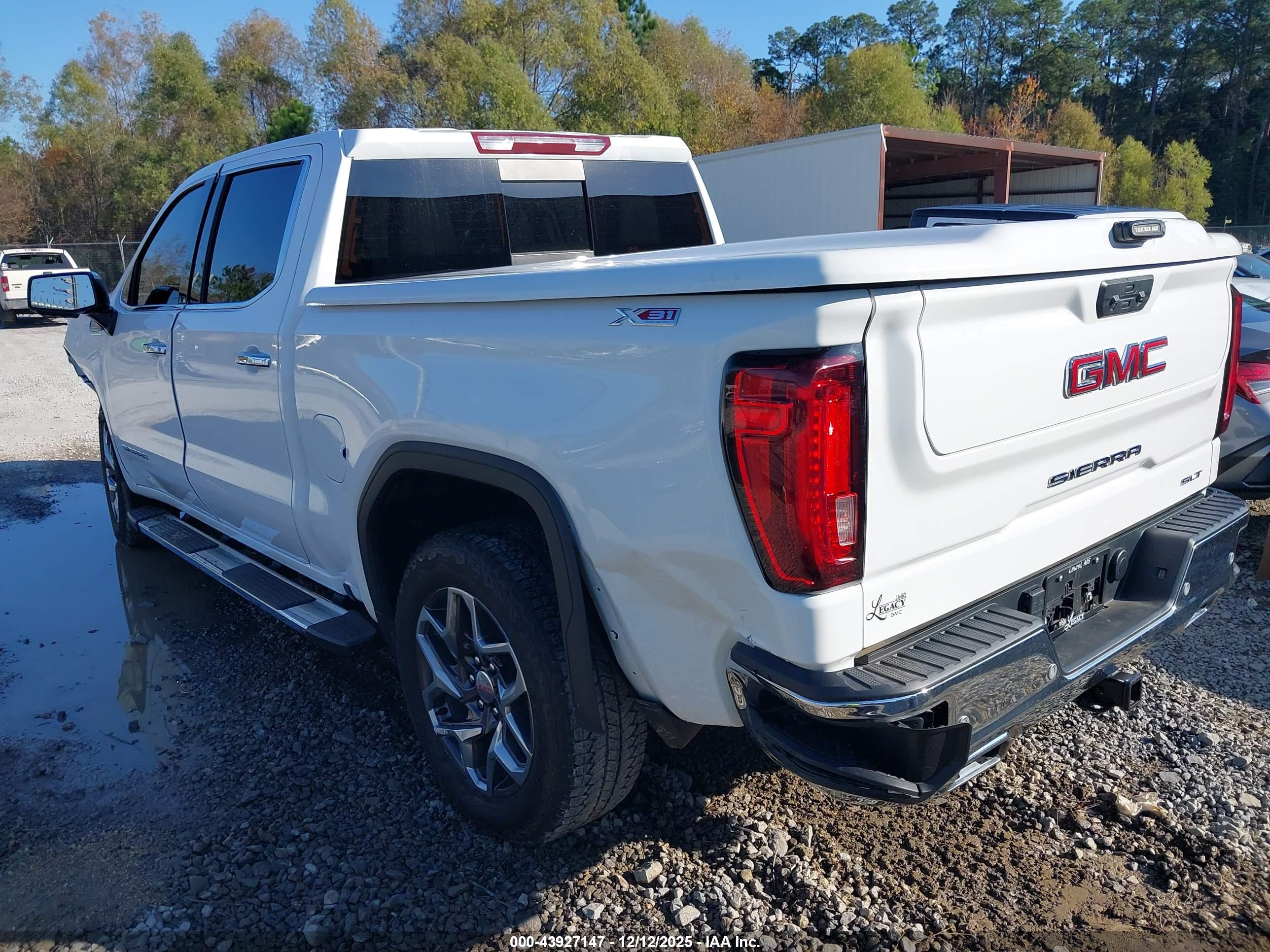 GMC SIERRA image 3
