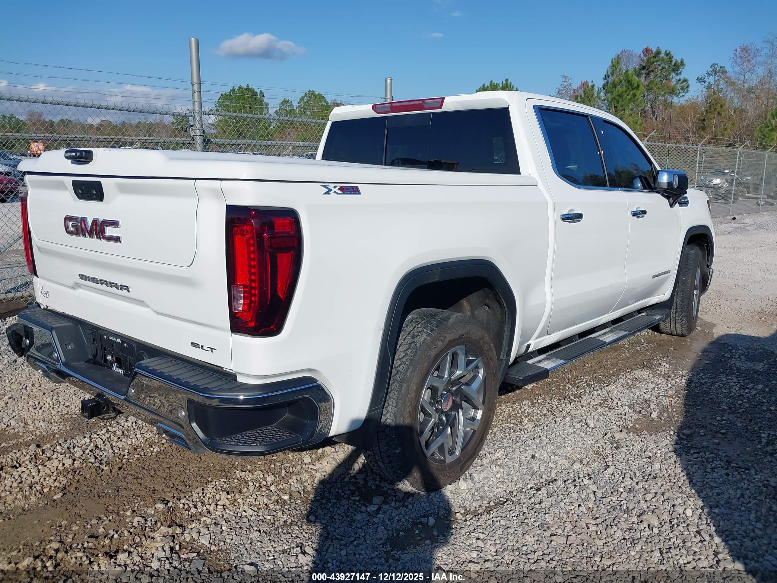 GMC SIERRA image 4