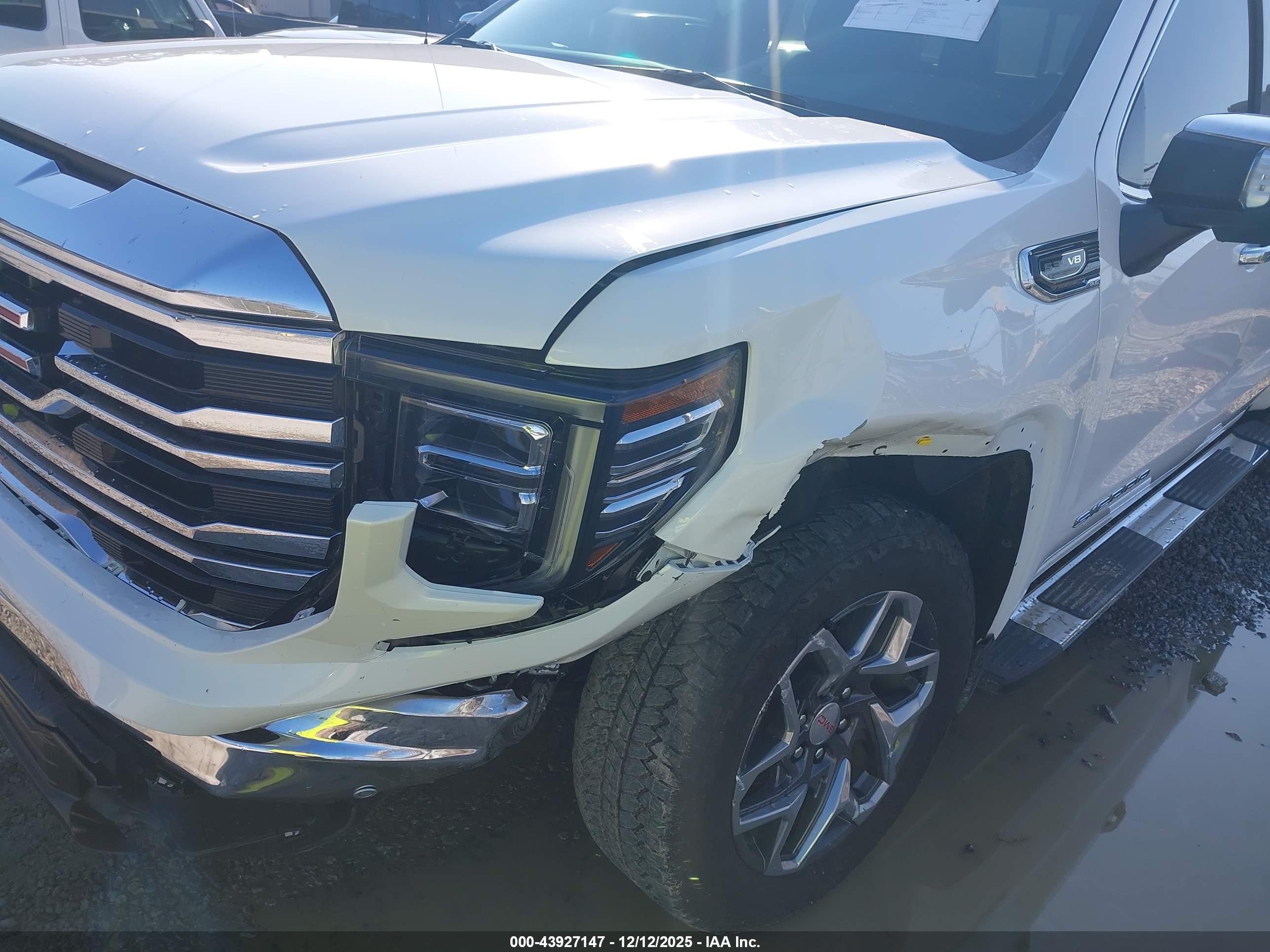 GMC SIERRA image 6