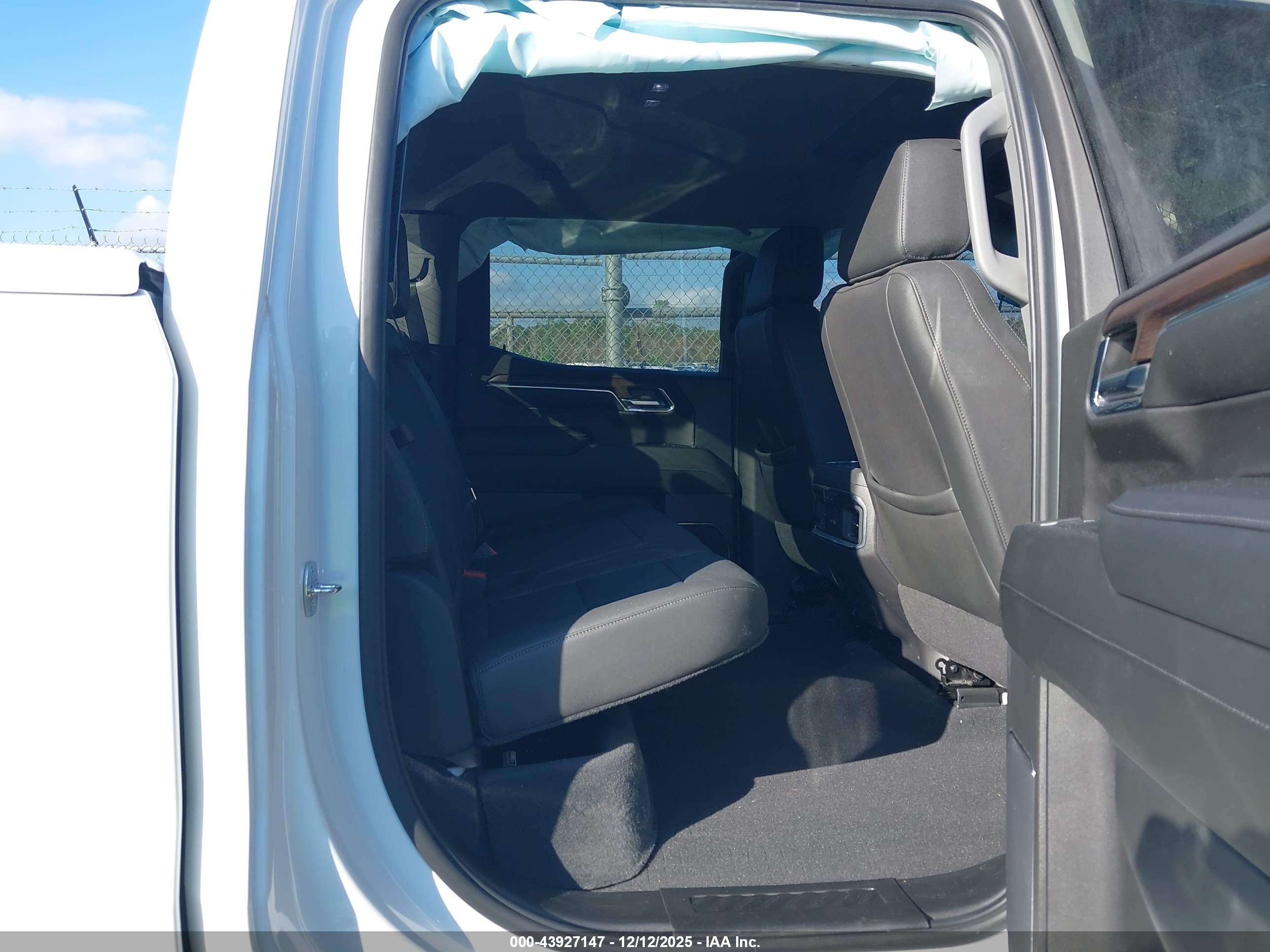 GMC SIERRA image 8