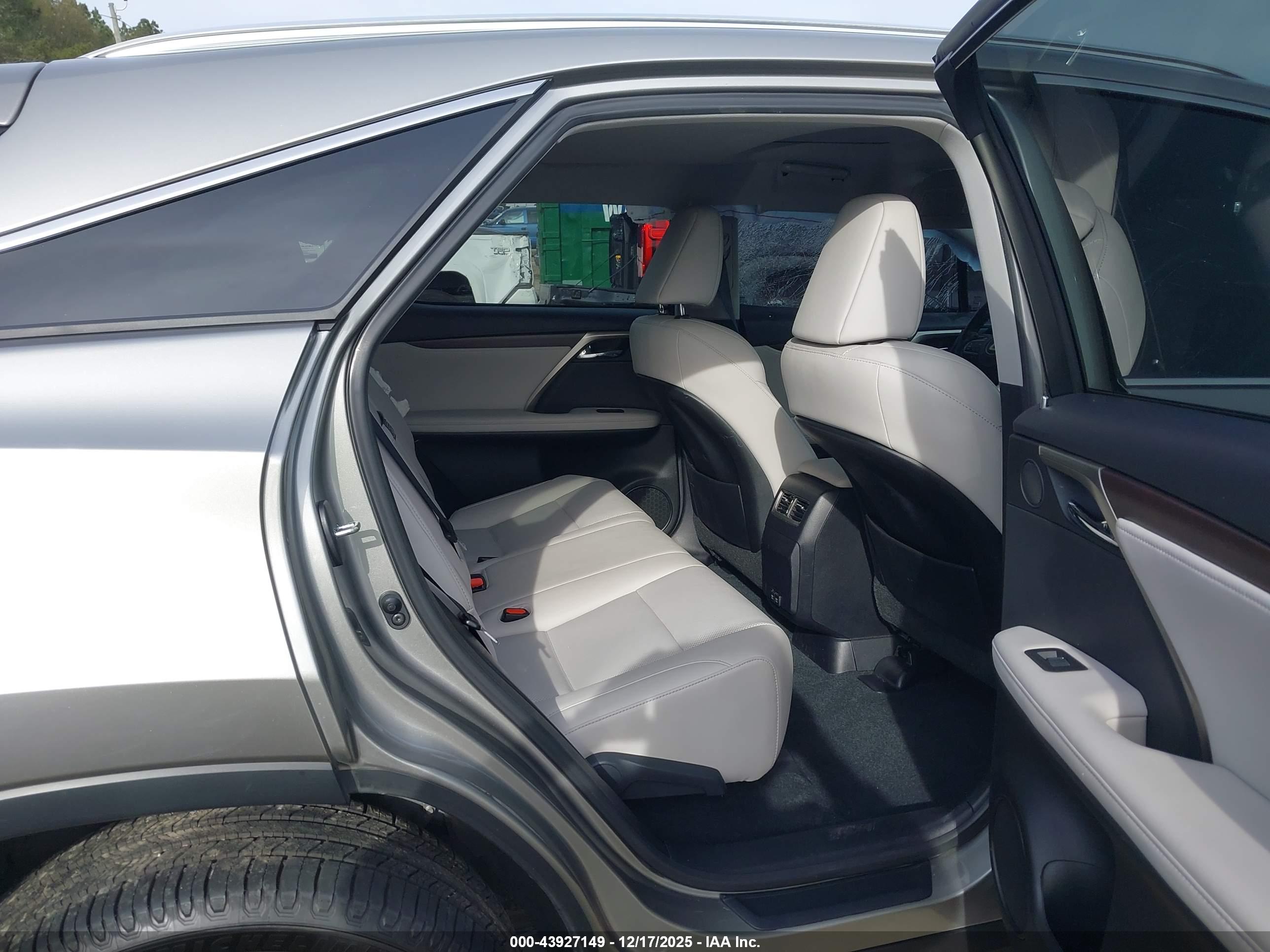 LEXUS RX image 8