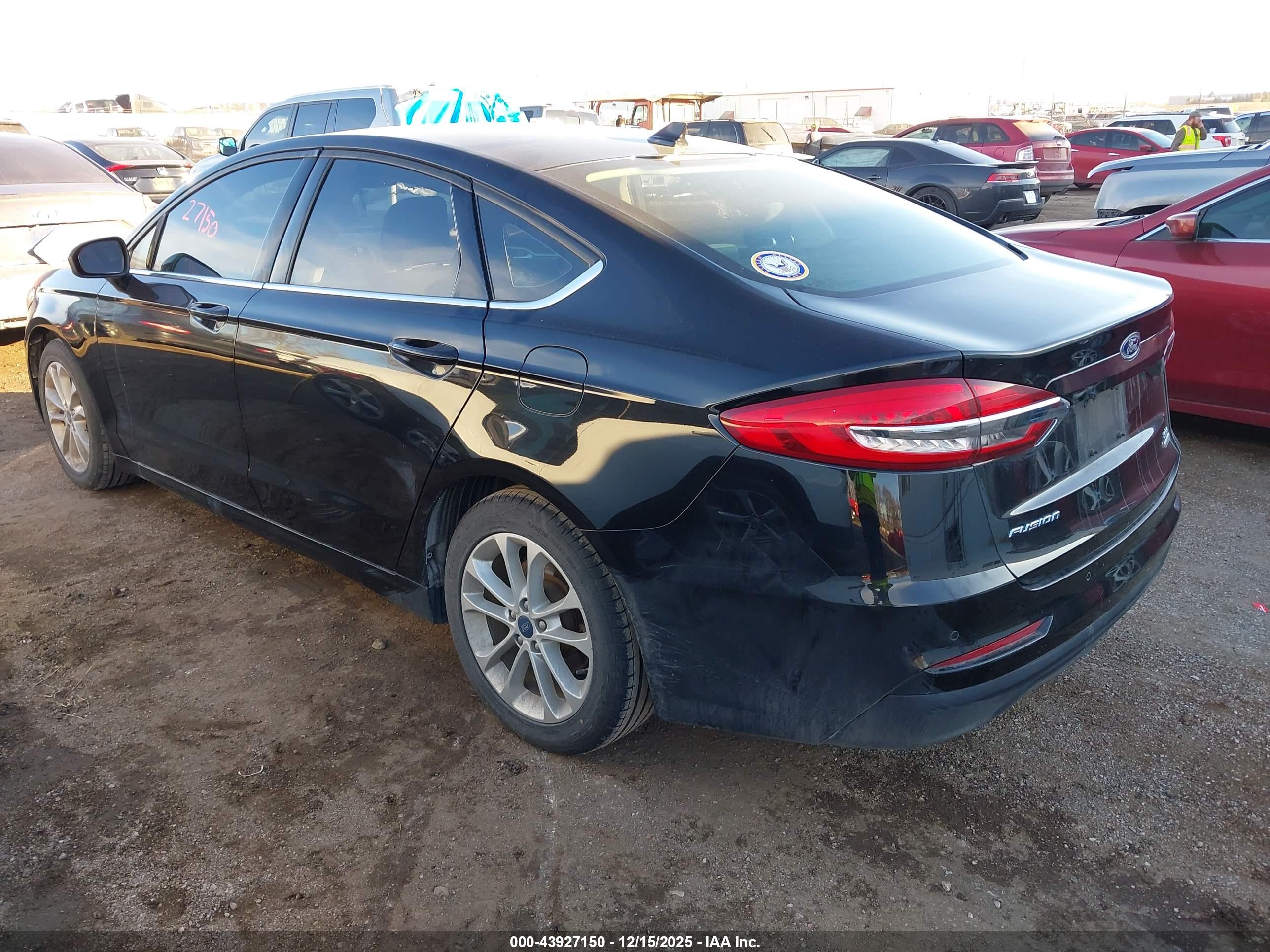 FORD FUSION image 3