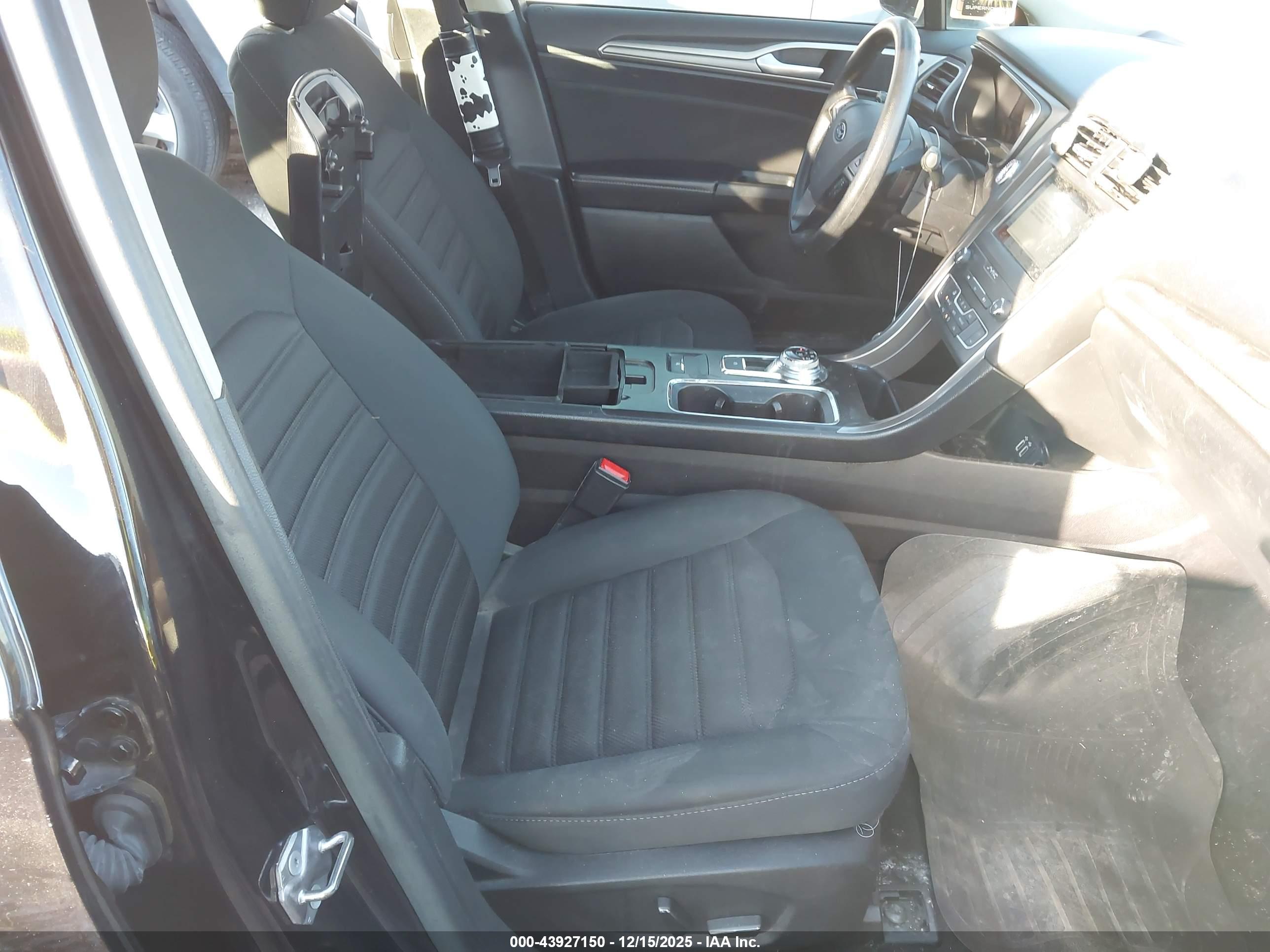 FORD FUSION image 5