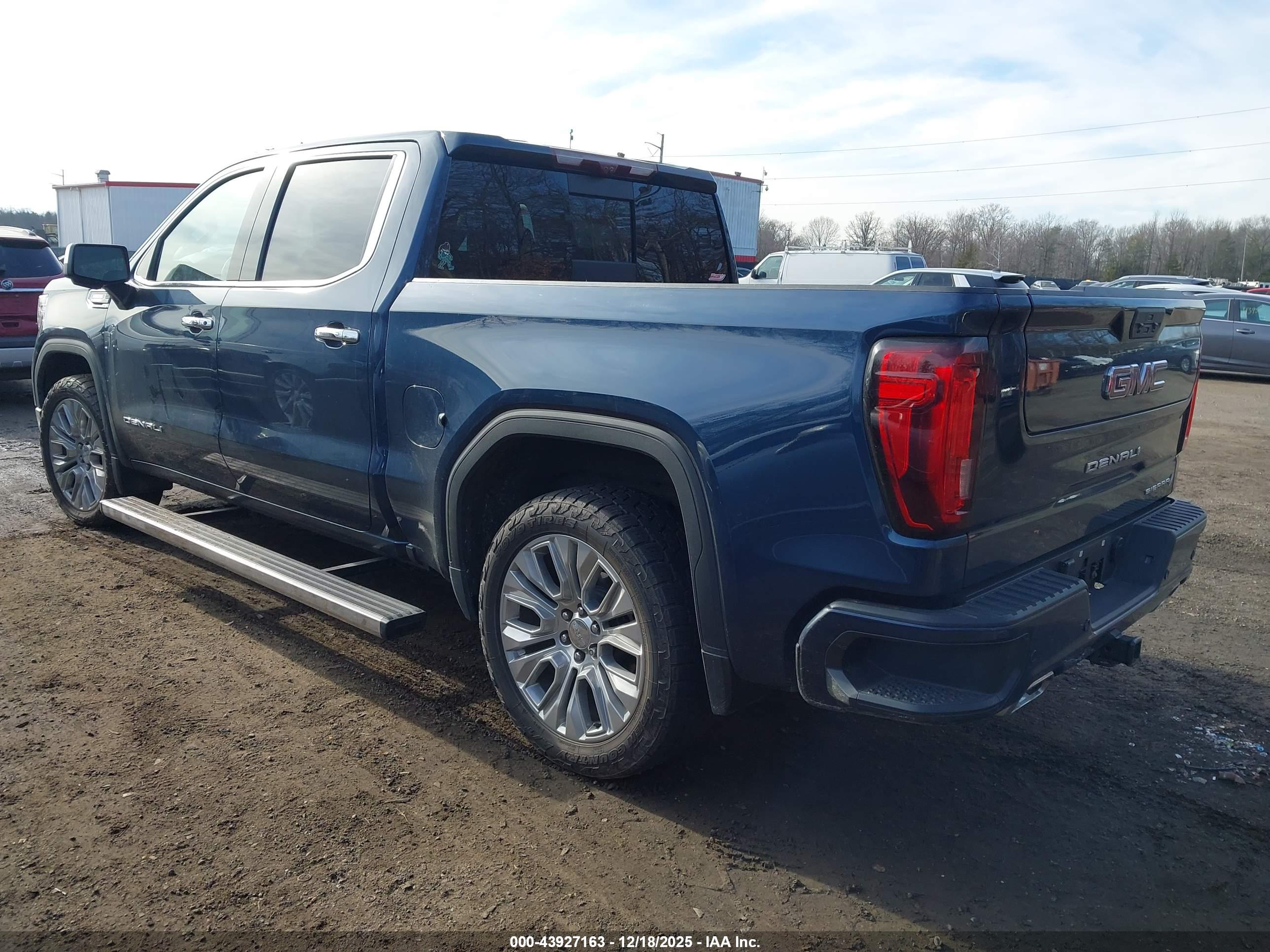 GMC SIERRA image 3