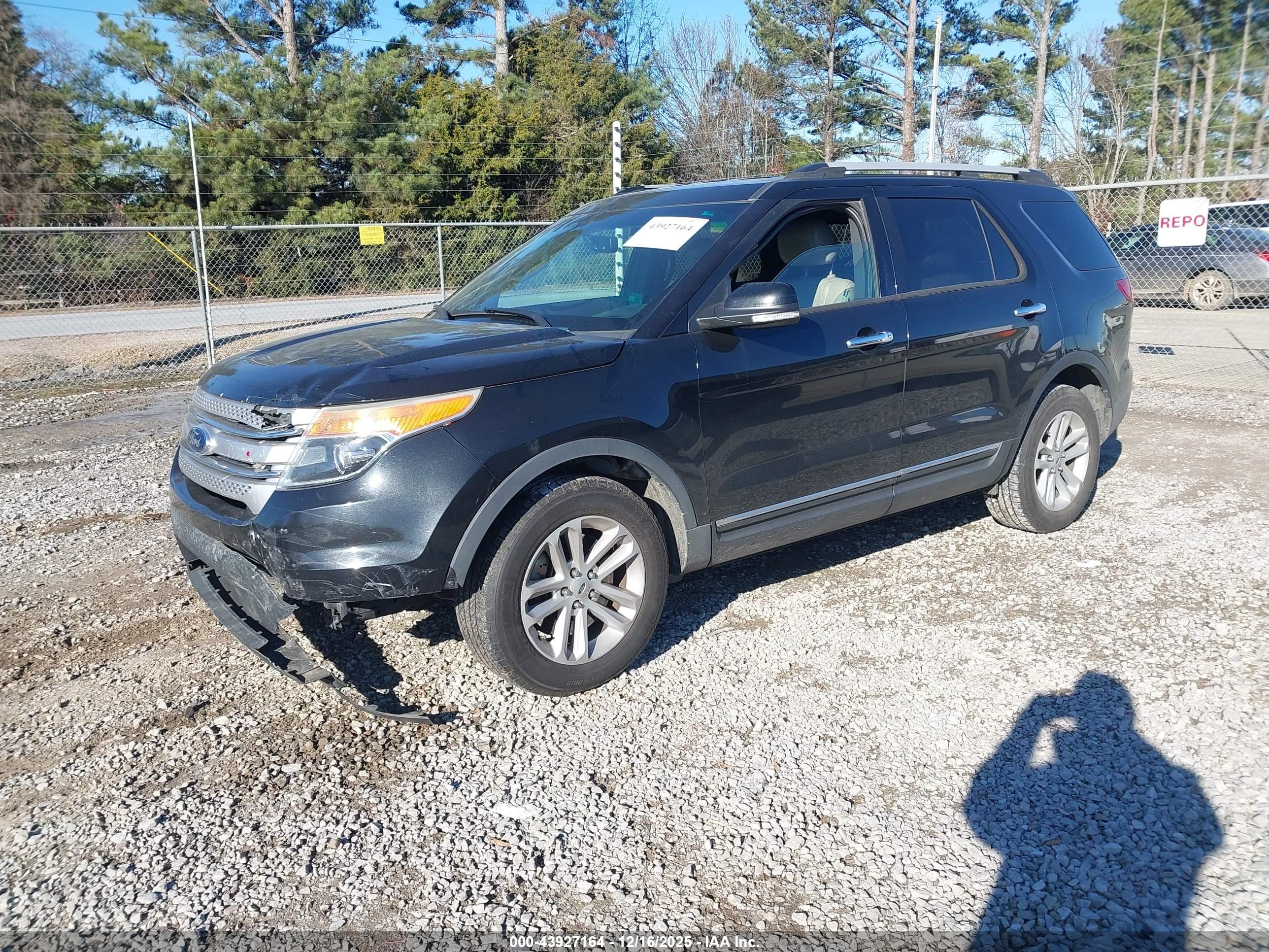 FORD EXPLORER image 2
