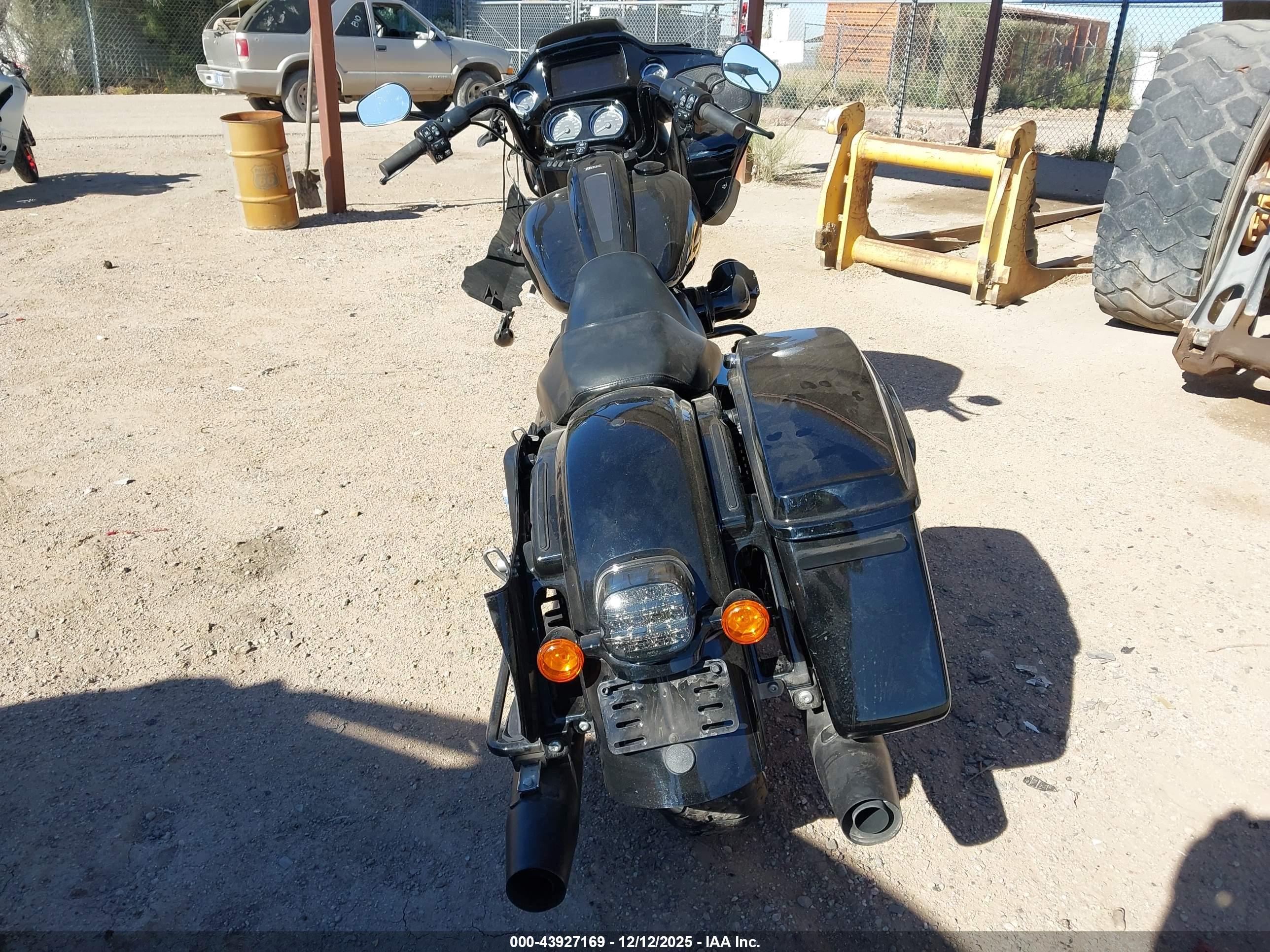 HARLEY-DAVIDSON FLTRXST image 6
