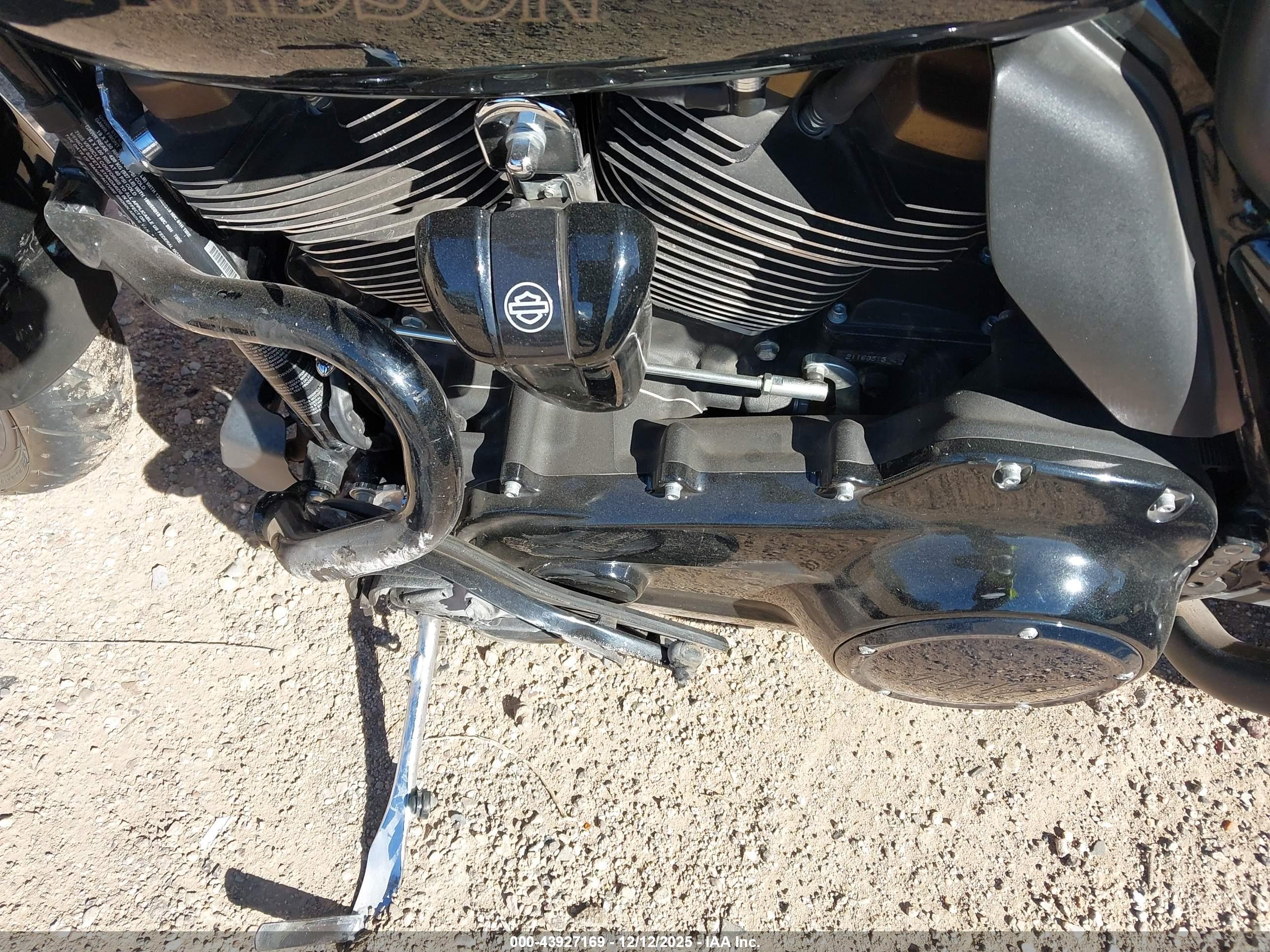 HARLEY-DAVIDSON FLTRXST image 9