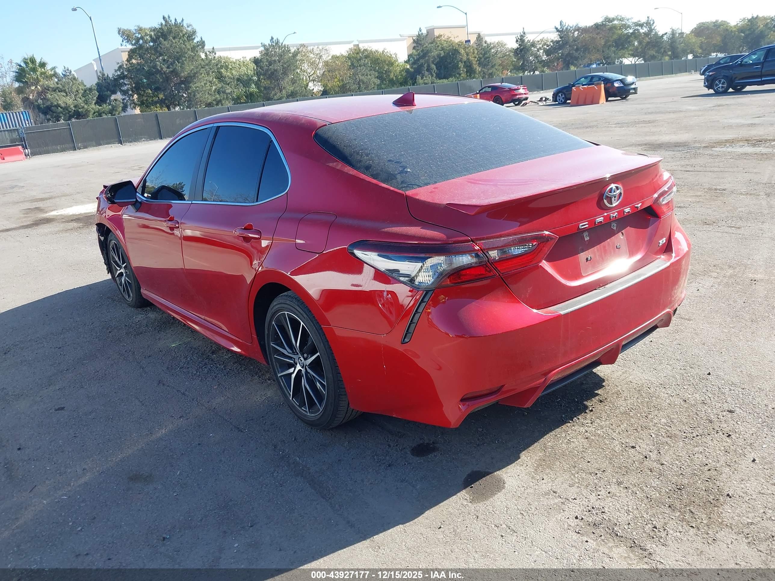 TOYOTA CAMRY image 3