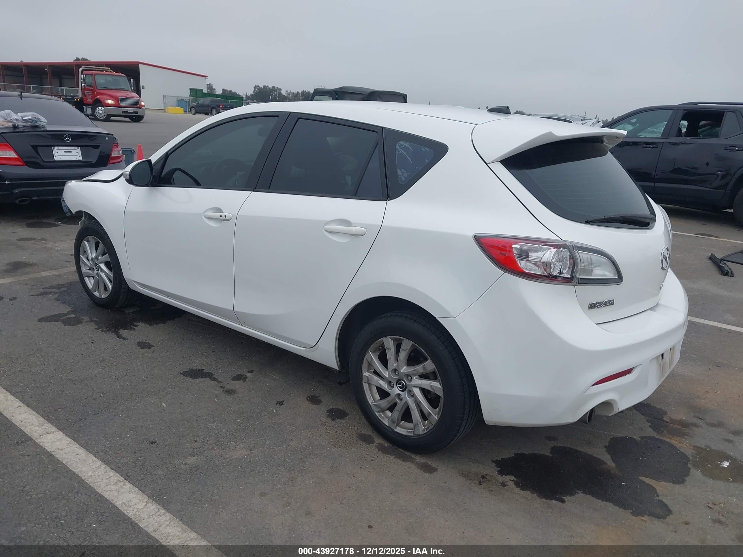 MAZDA MAZDA3 image 3