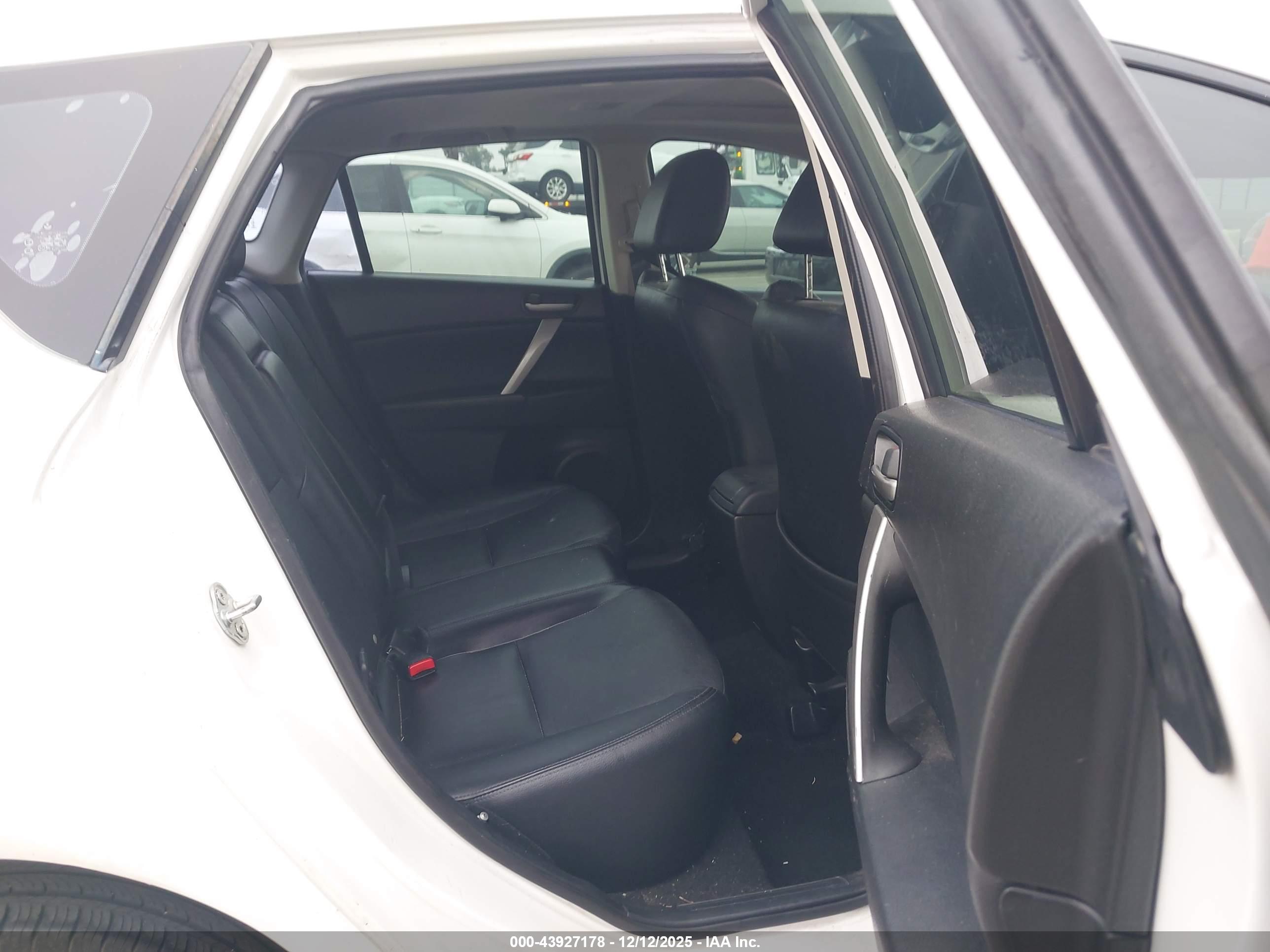 MAZDA MAZDA3 image 8