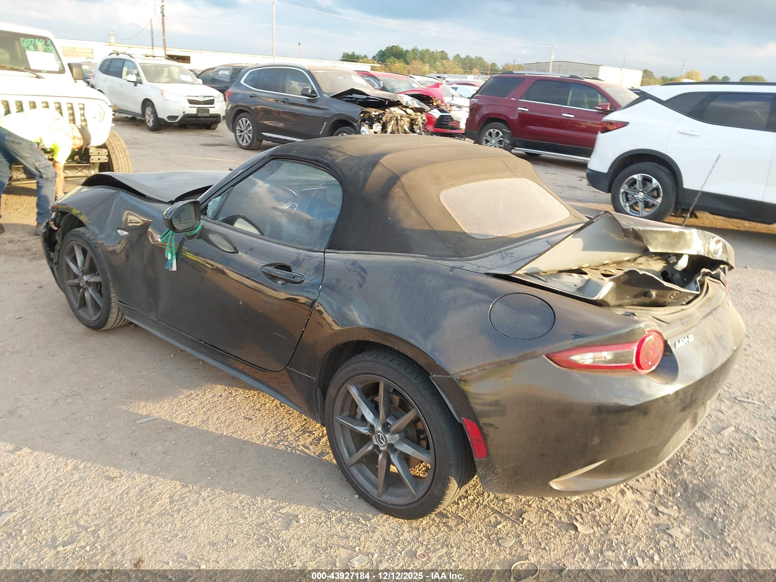 MAZDA MX-5 image 3
