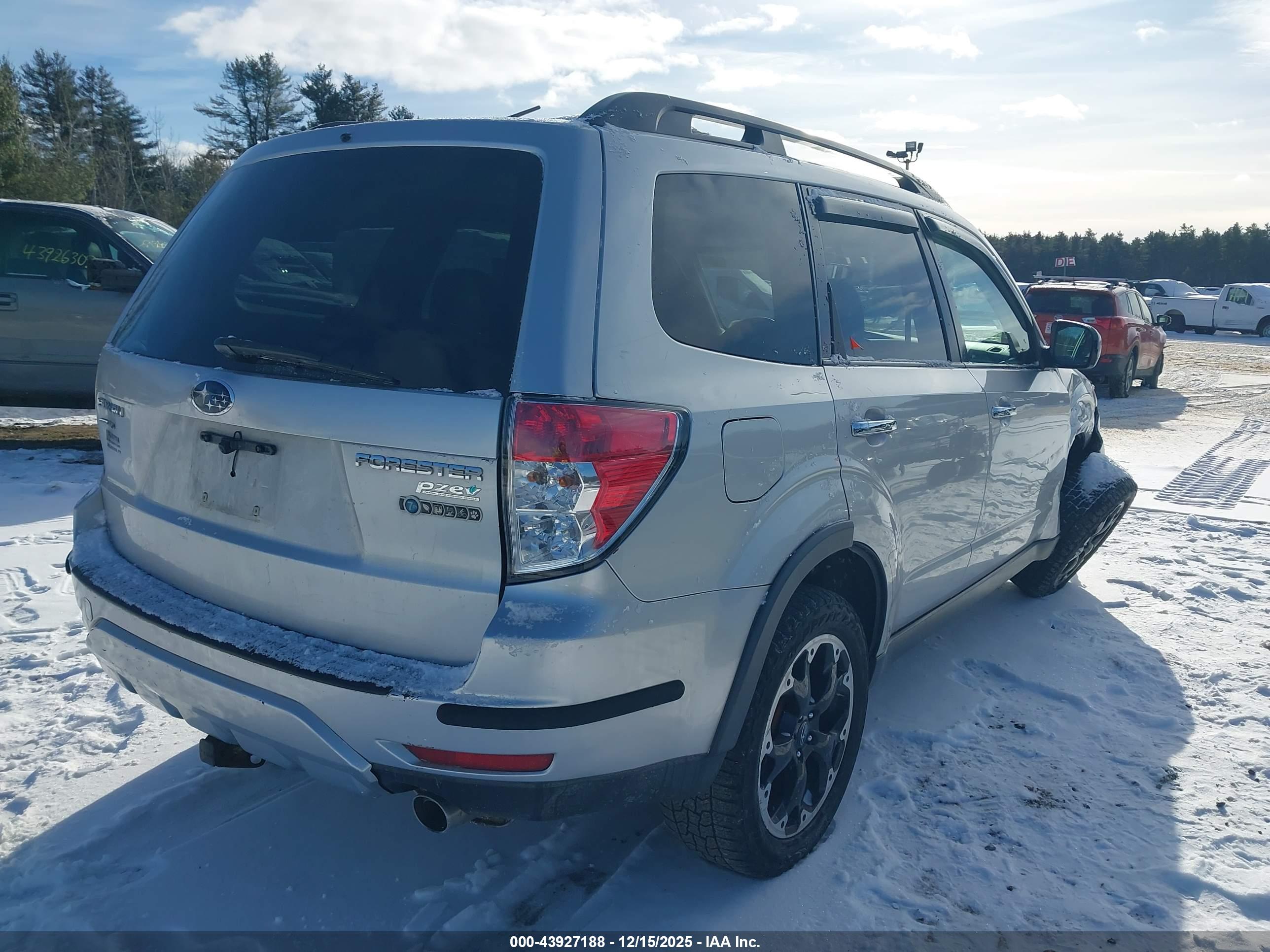 SUBARU FORESTER image 4