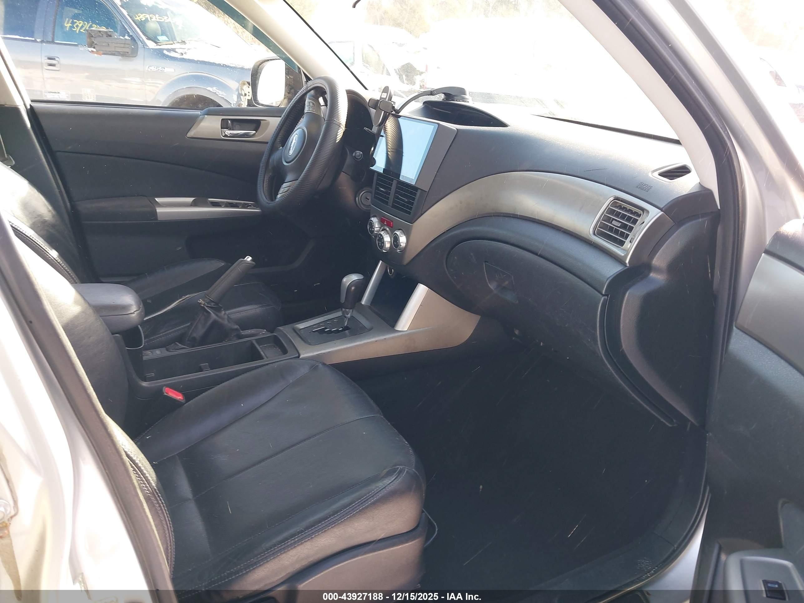 SUBARU FORESTER image 5