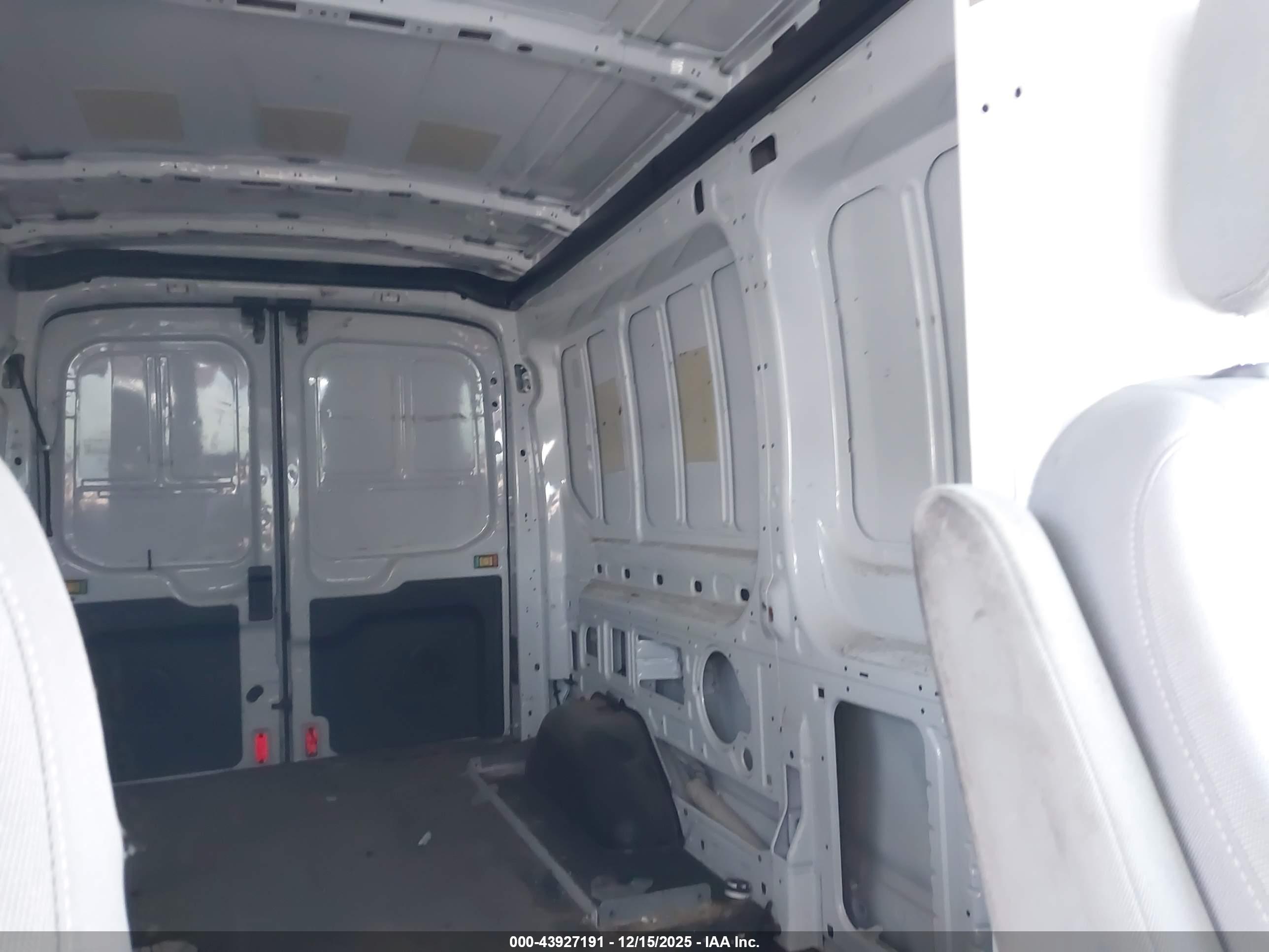 FORD TRANSIT-250 image 8