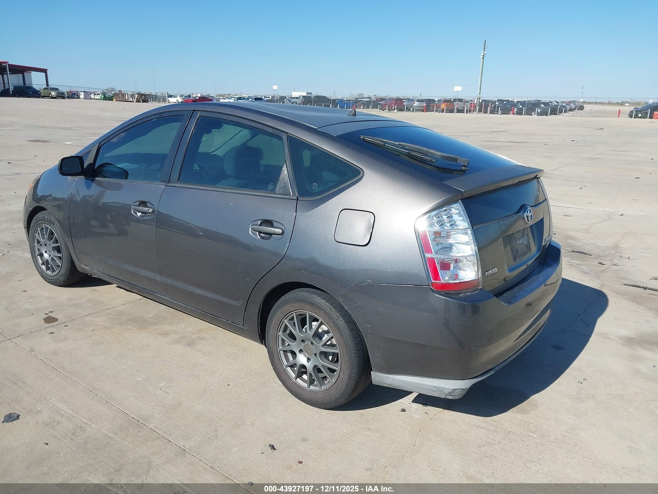 TOYOTA PRIUS image 3