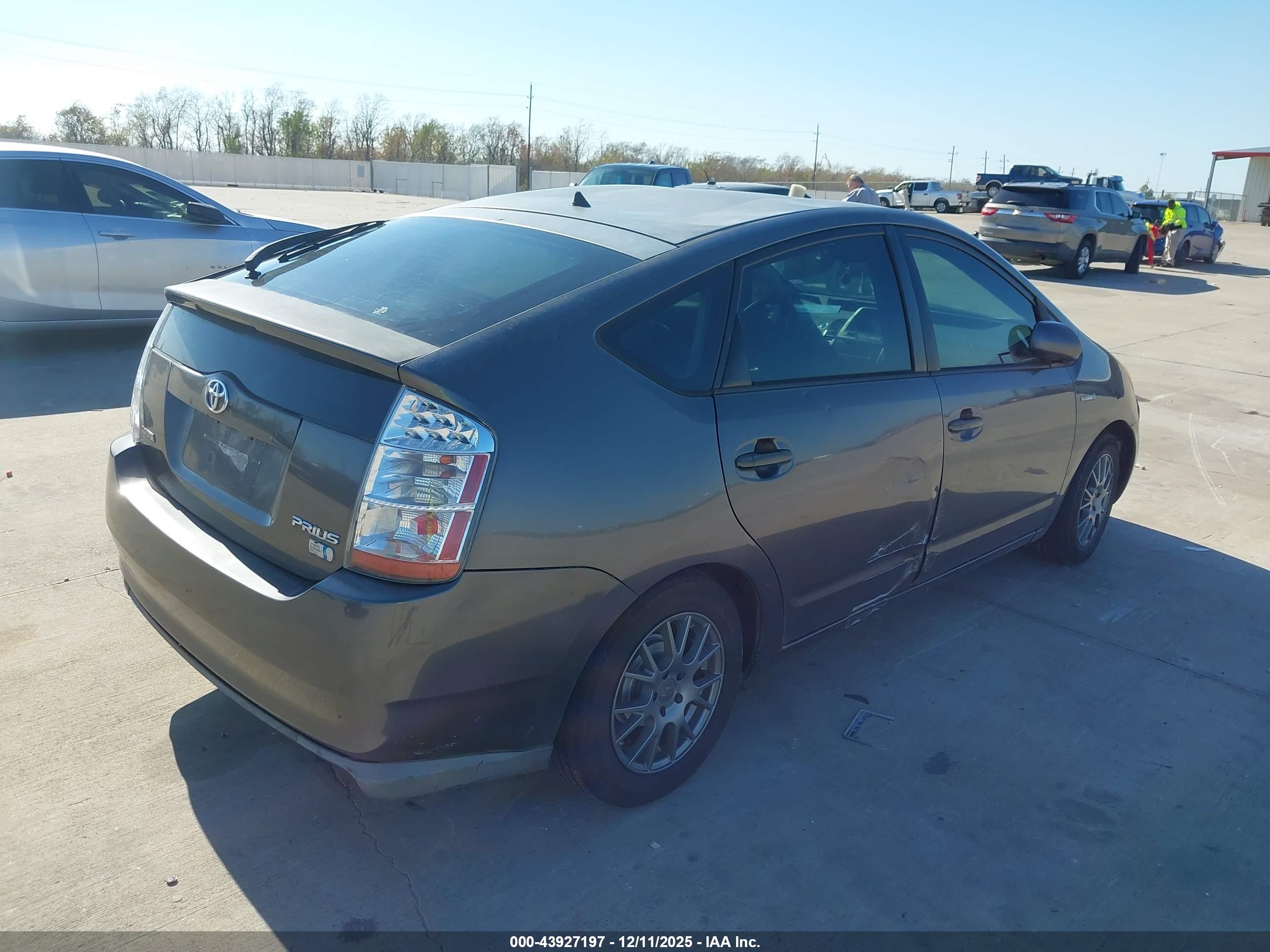 TOYOTA PRIUS image 4
