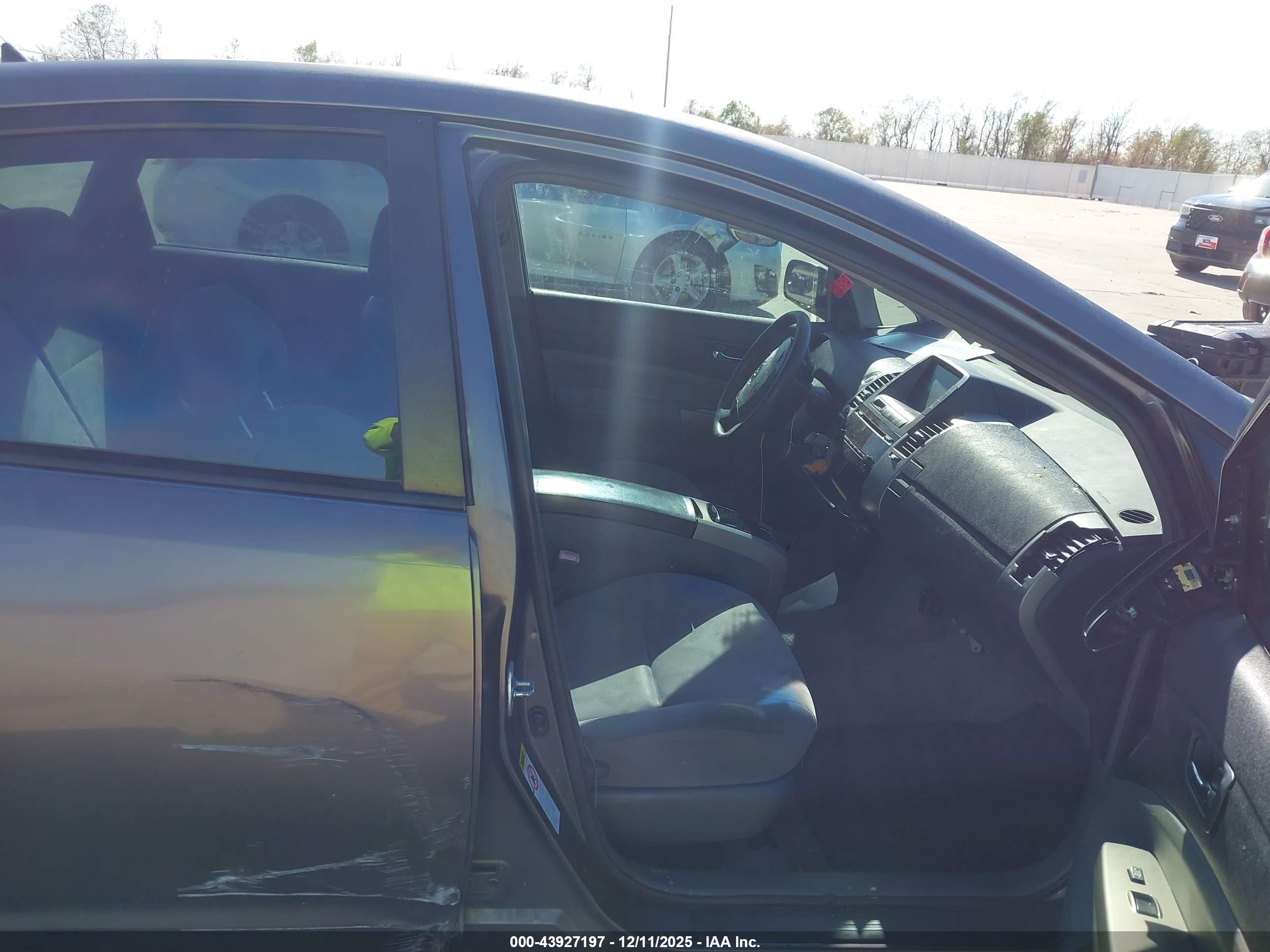 TOYOTA PRIUS image 5