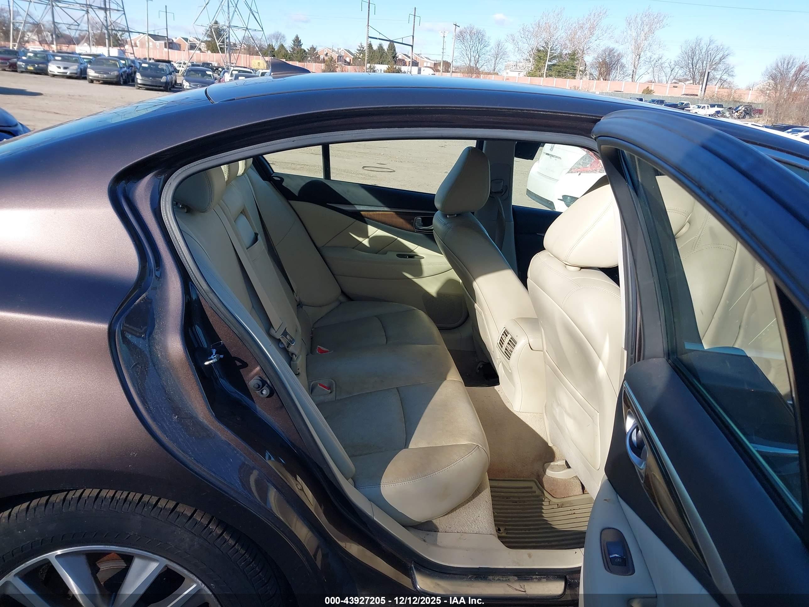 INFINITI Q50 image 8