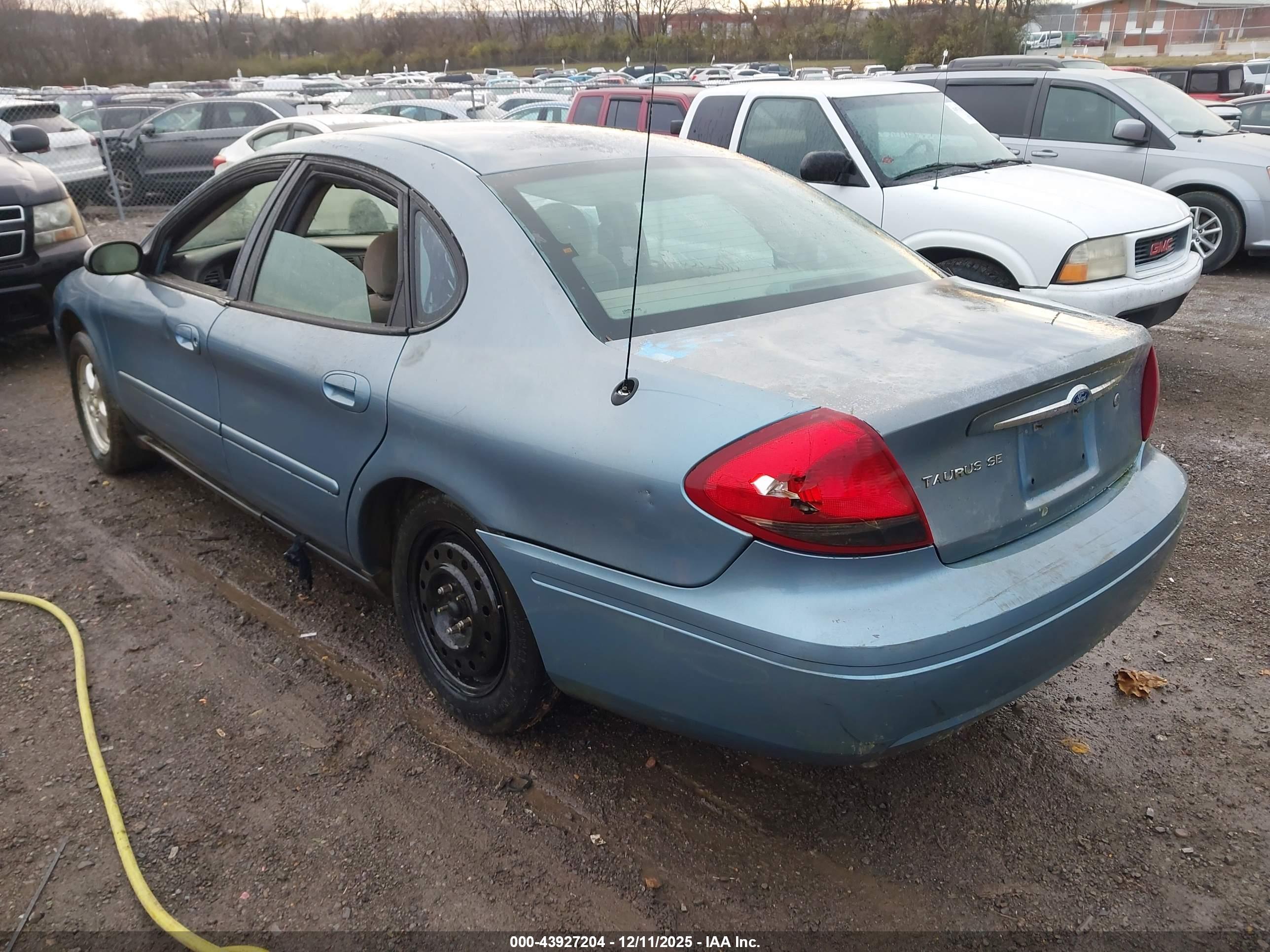 FORD TAURUS image 3