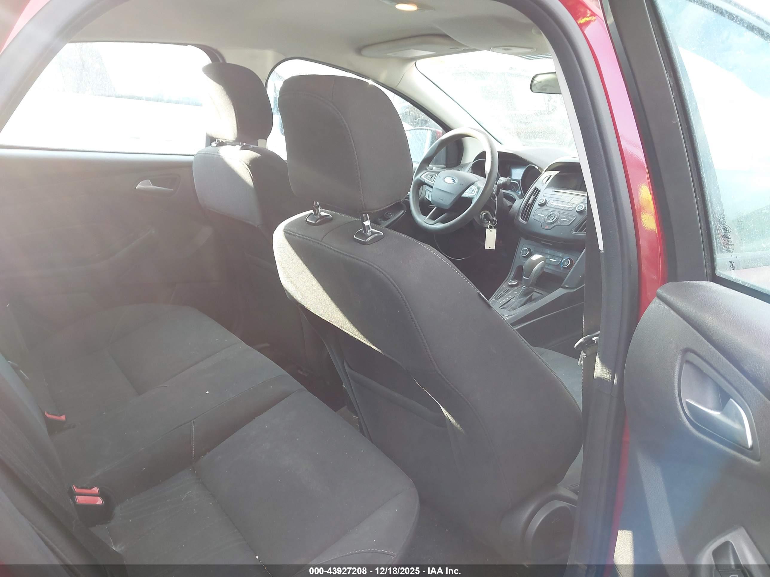 FORD FOCUS image 8