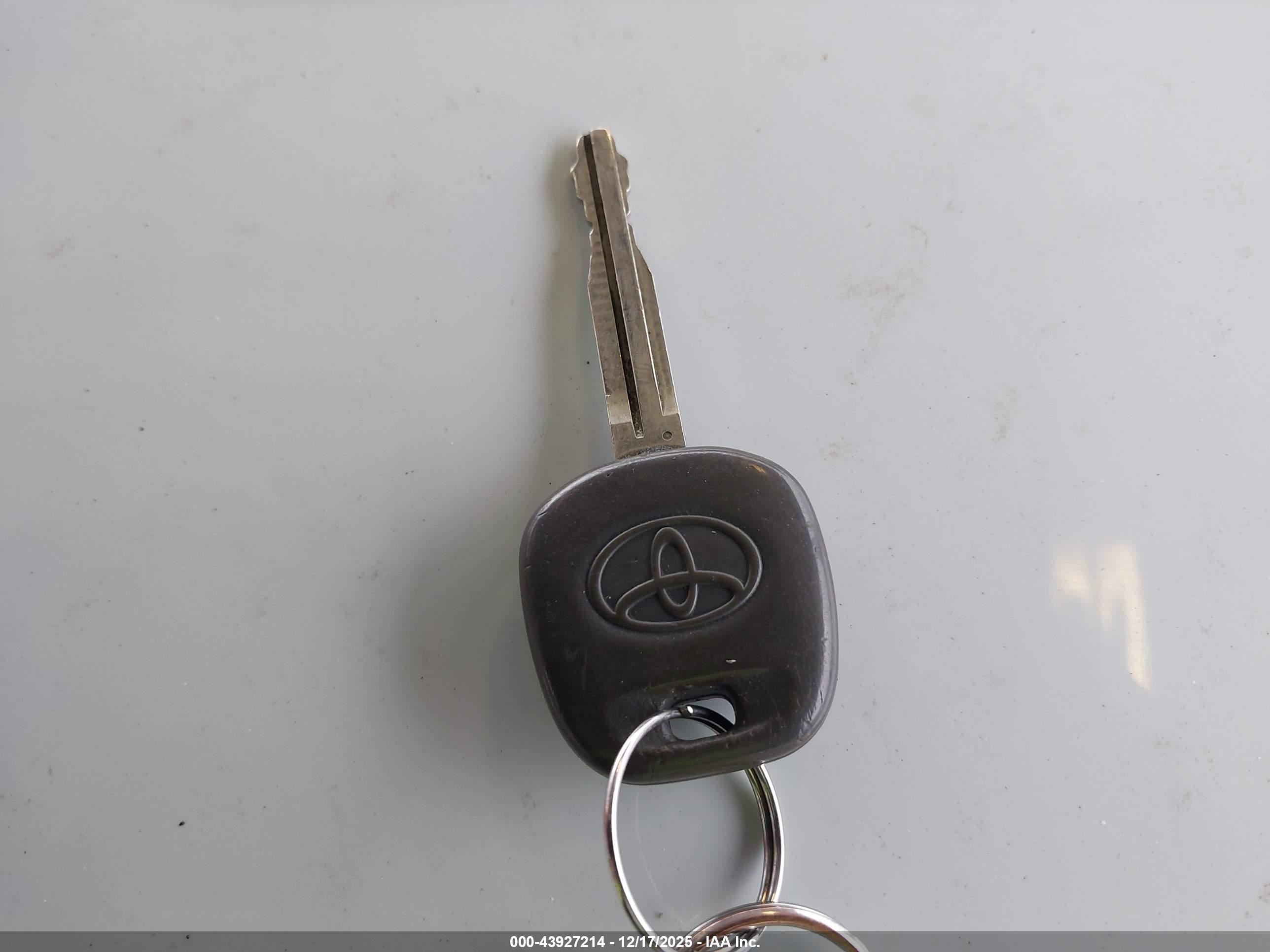 TOYOTA MATRIX image 11