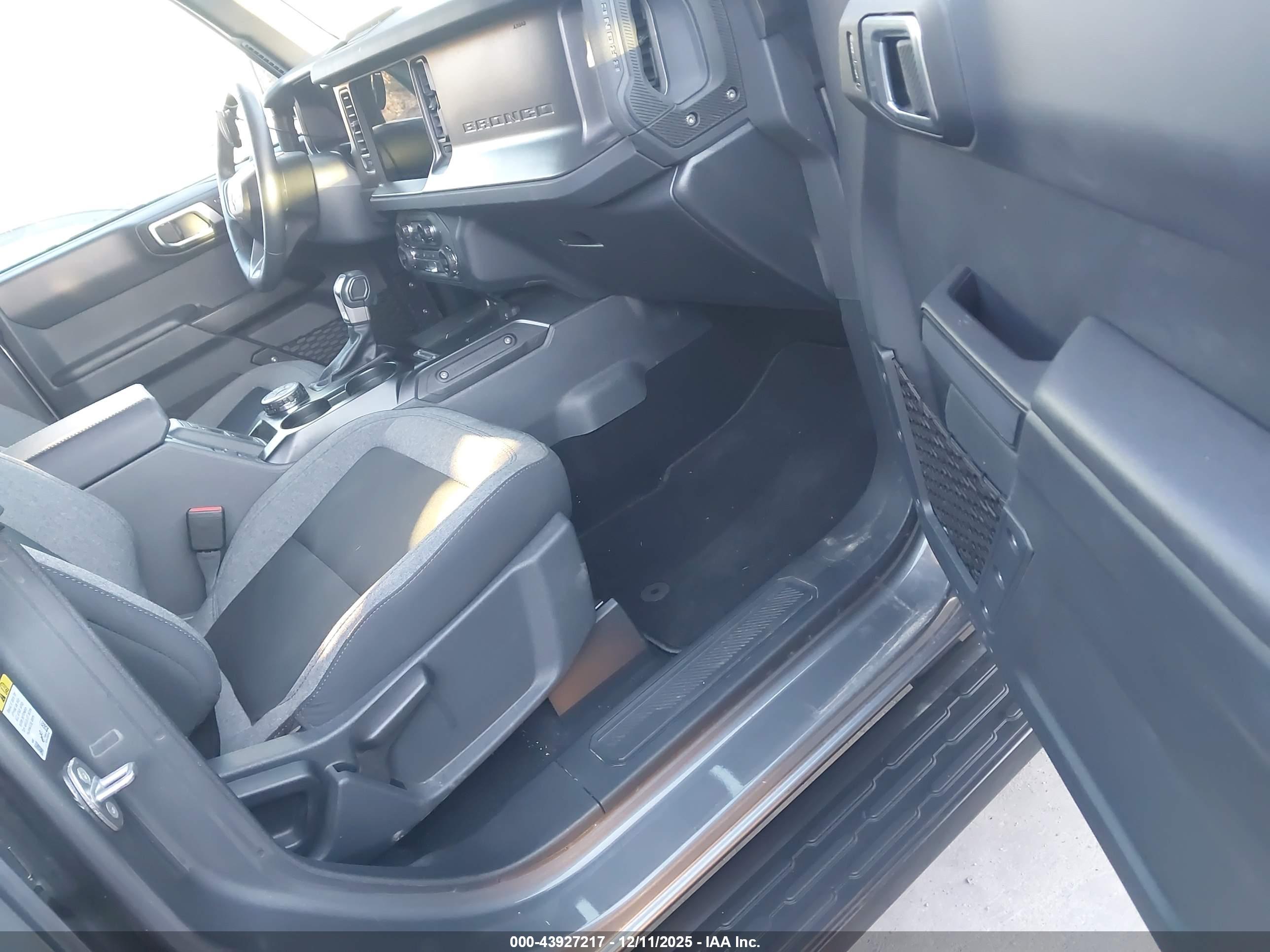 FORD BRONCO image 5