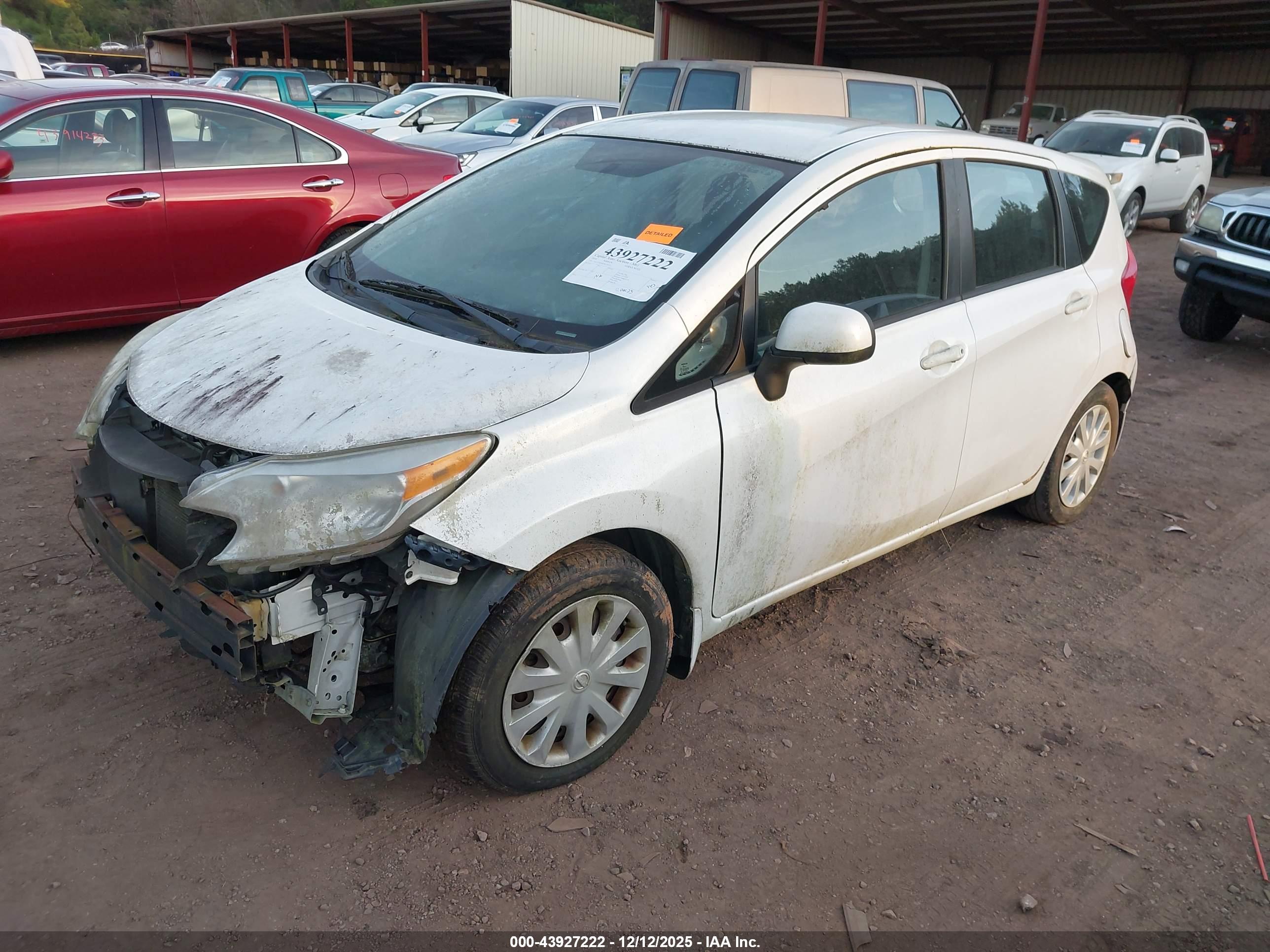 NISSAN VERSA image 2