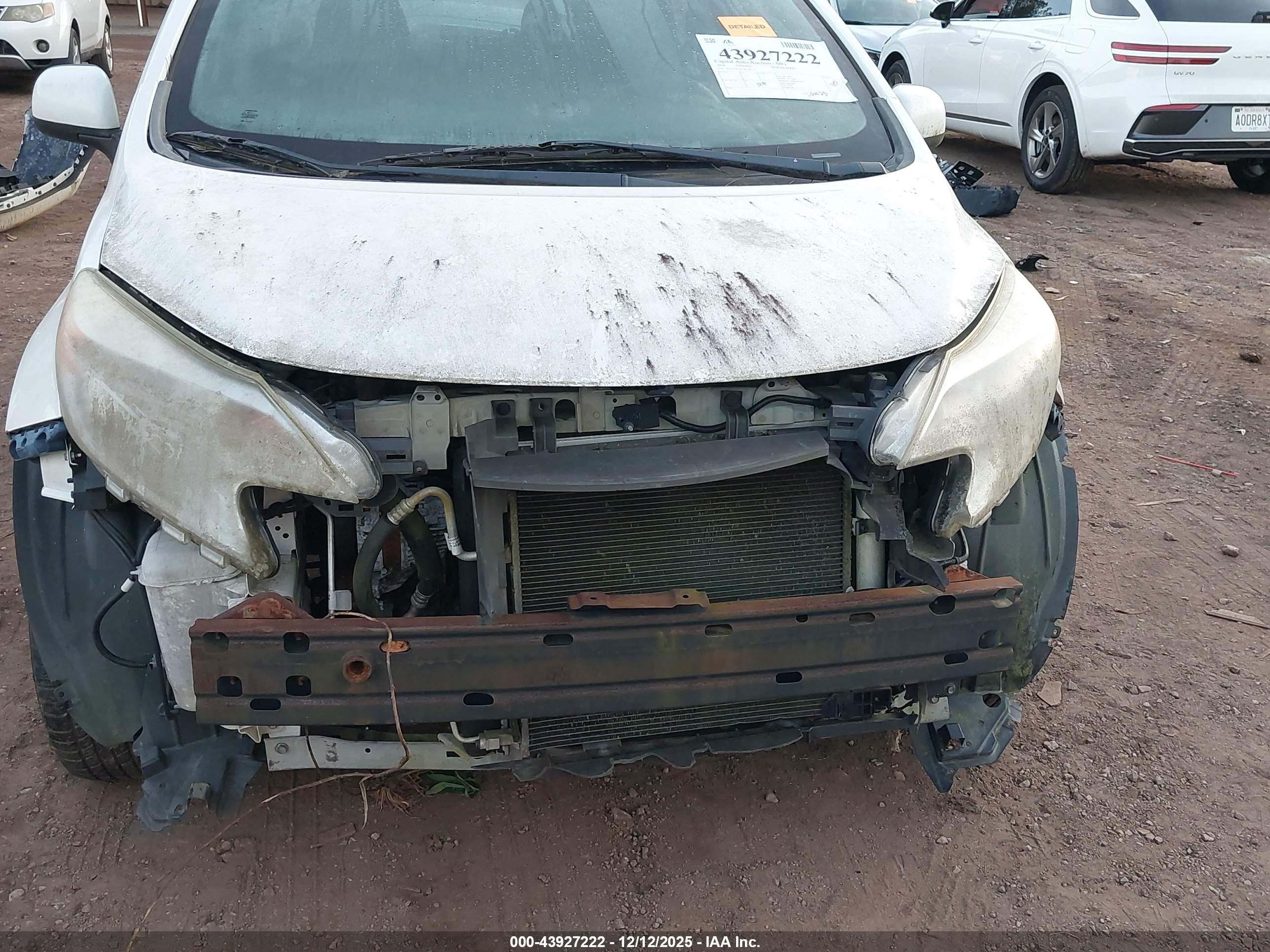 NISSAN VERSA image 6