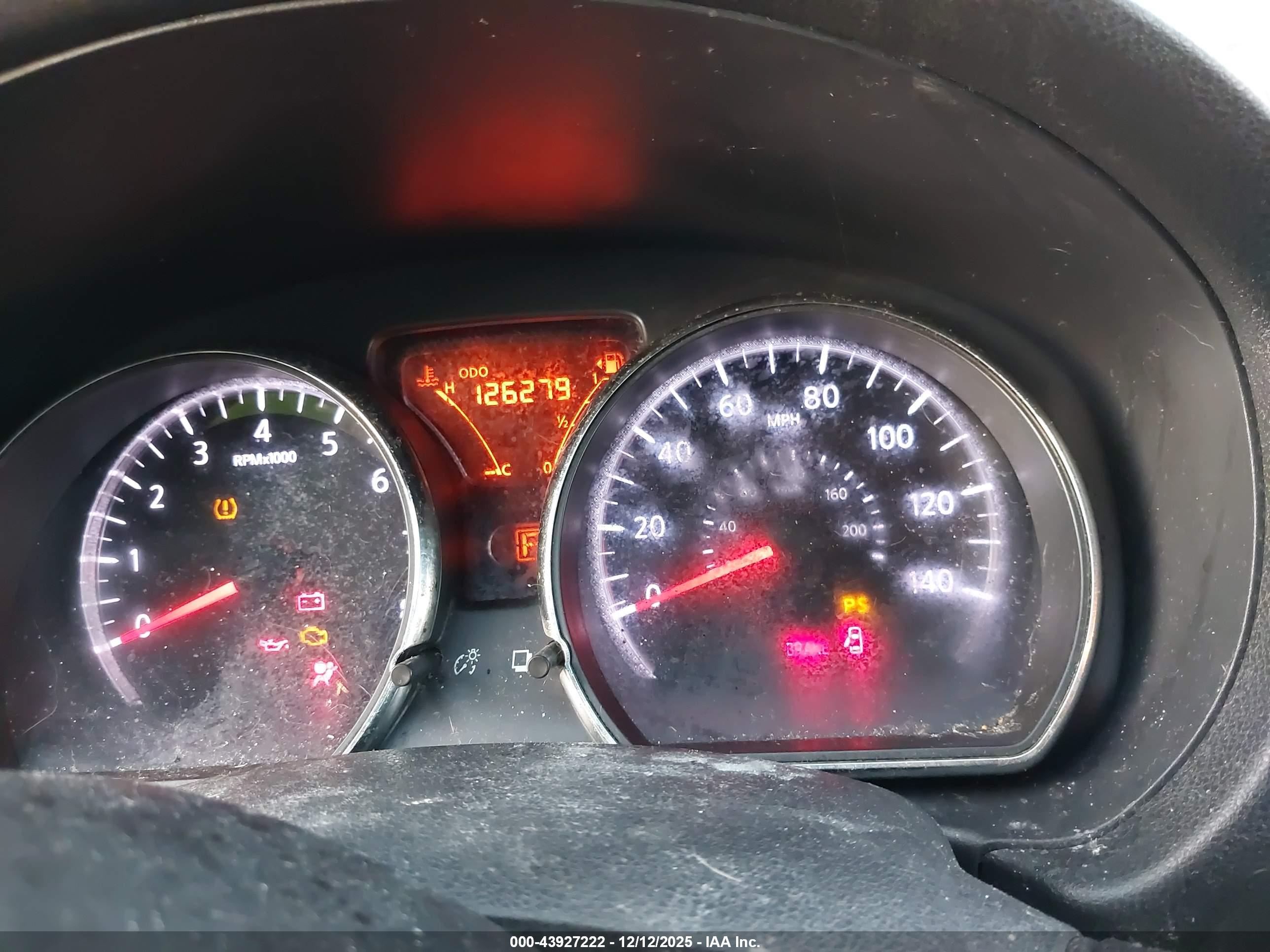 NISSAN VERSA image 7