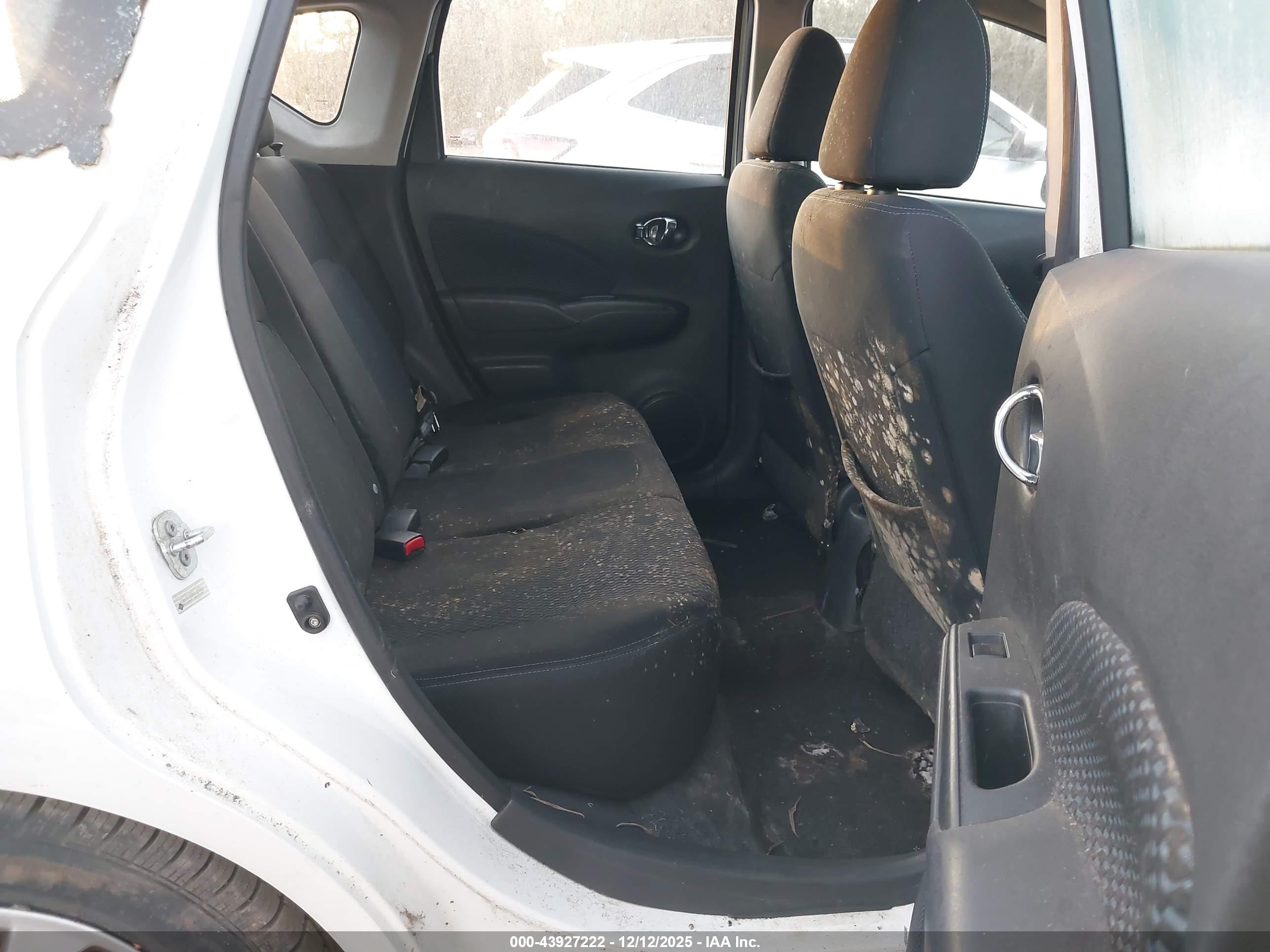 NISSAN VERSA image 8