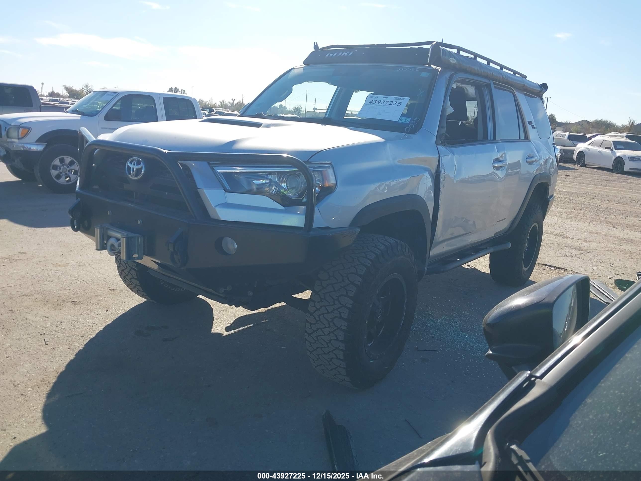 TOYOTA 4RUNNER image 2