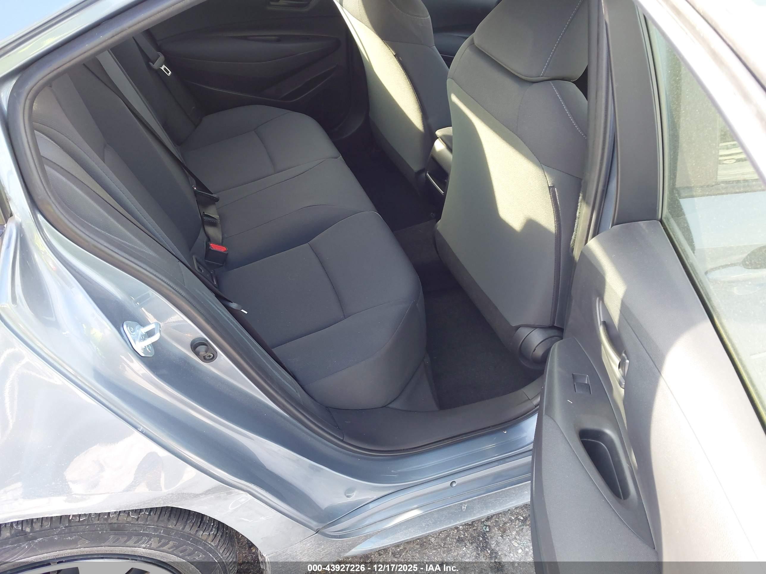 TOYOTA COROLLA image 8