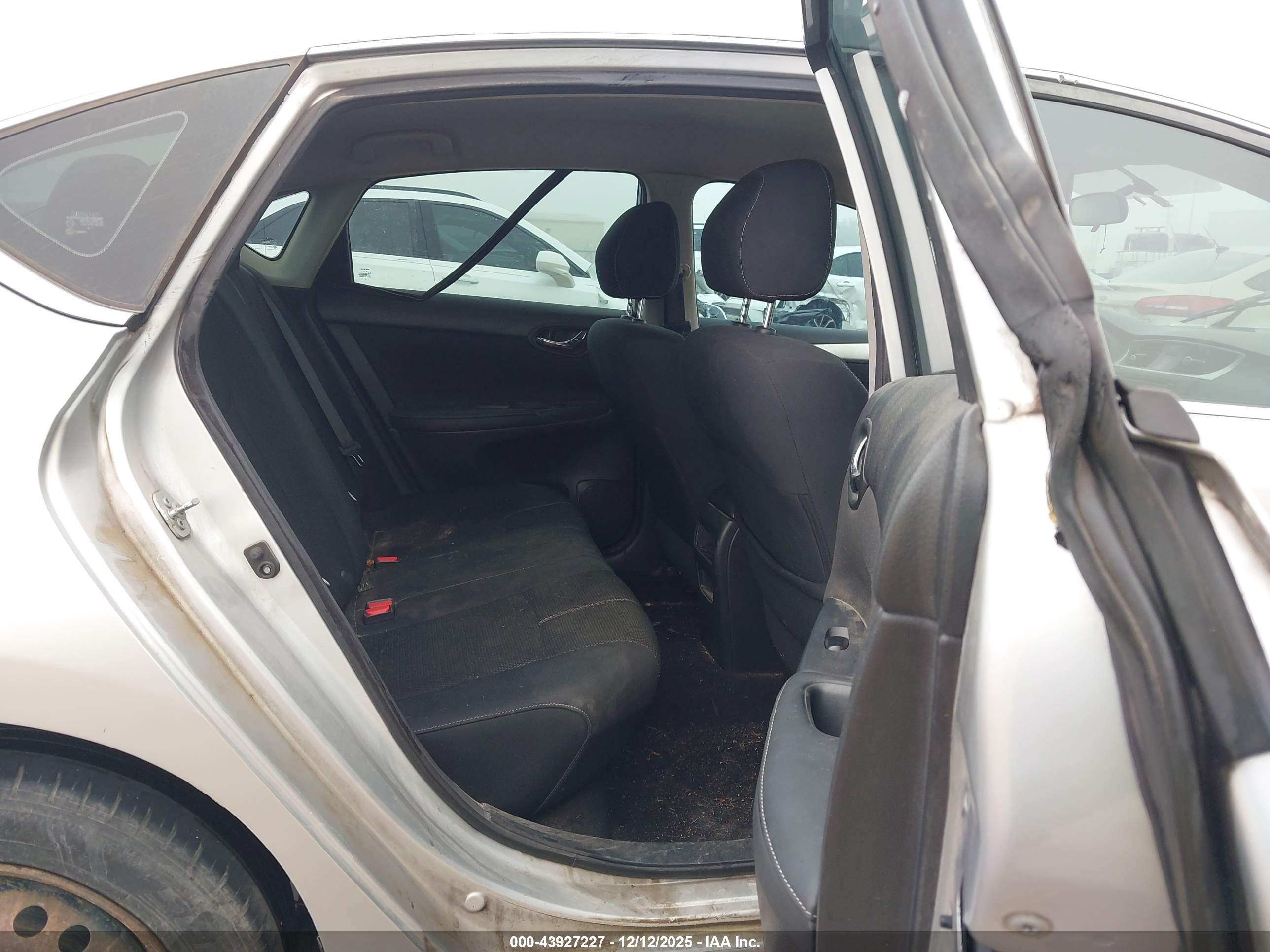 NISSAN SENTRA image 8
