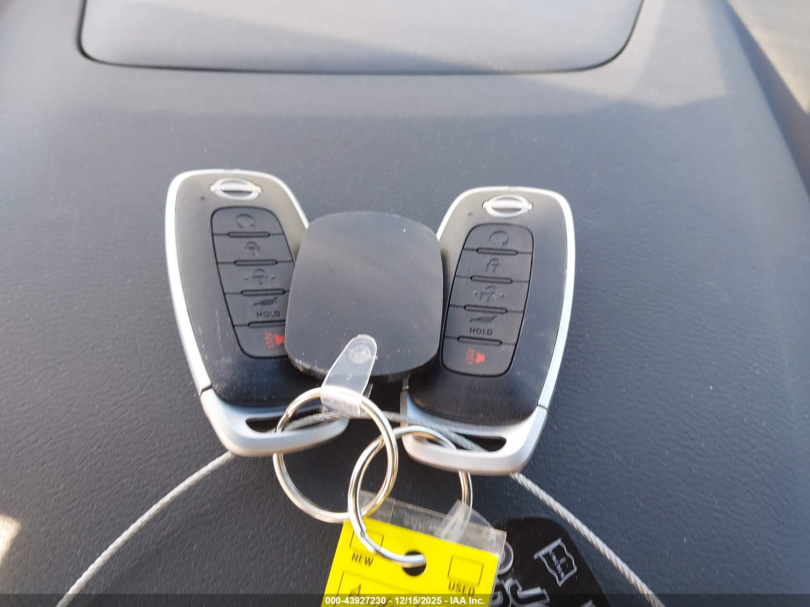 NISSAN ROGUE image 11