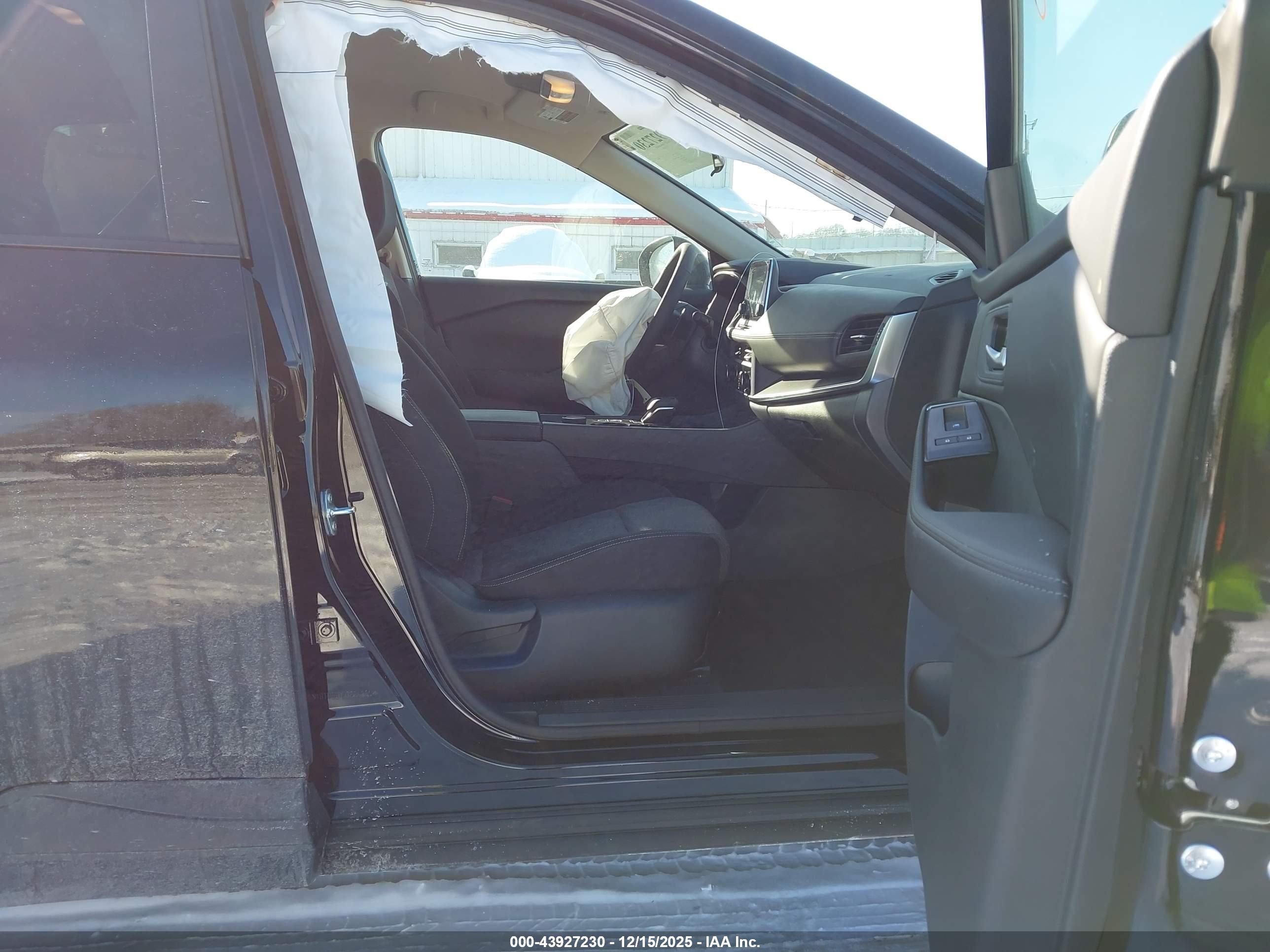 NISSAN ROGUE image 5