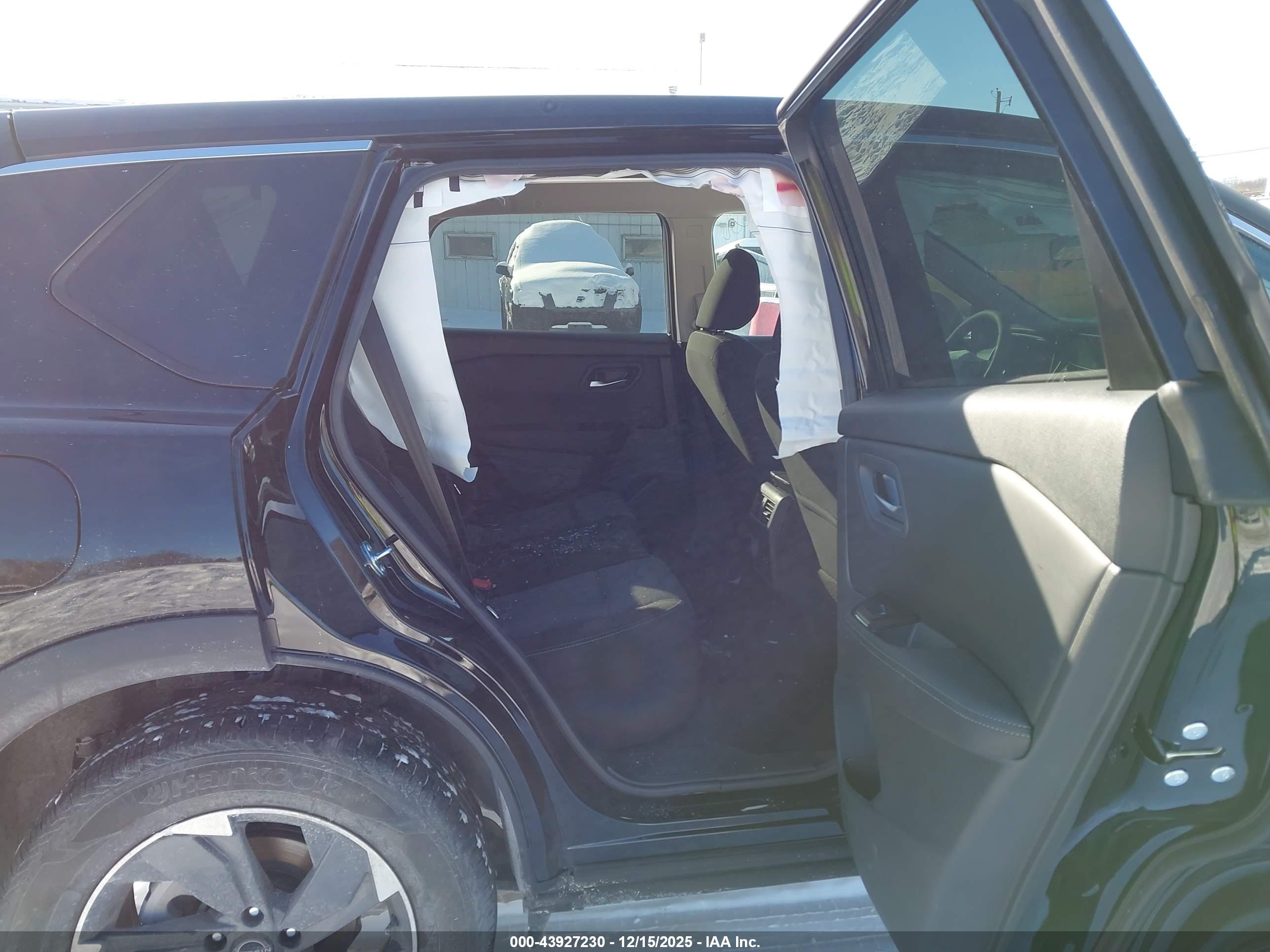 NISSAN ROGUE image 8